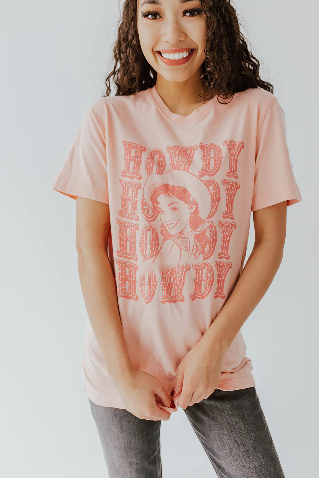 THE HOWDY COWGIRL GRAPHIC TEE IN PEACH | Pink Desert