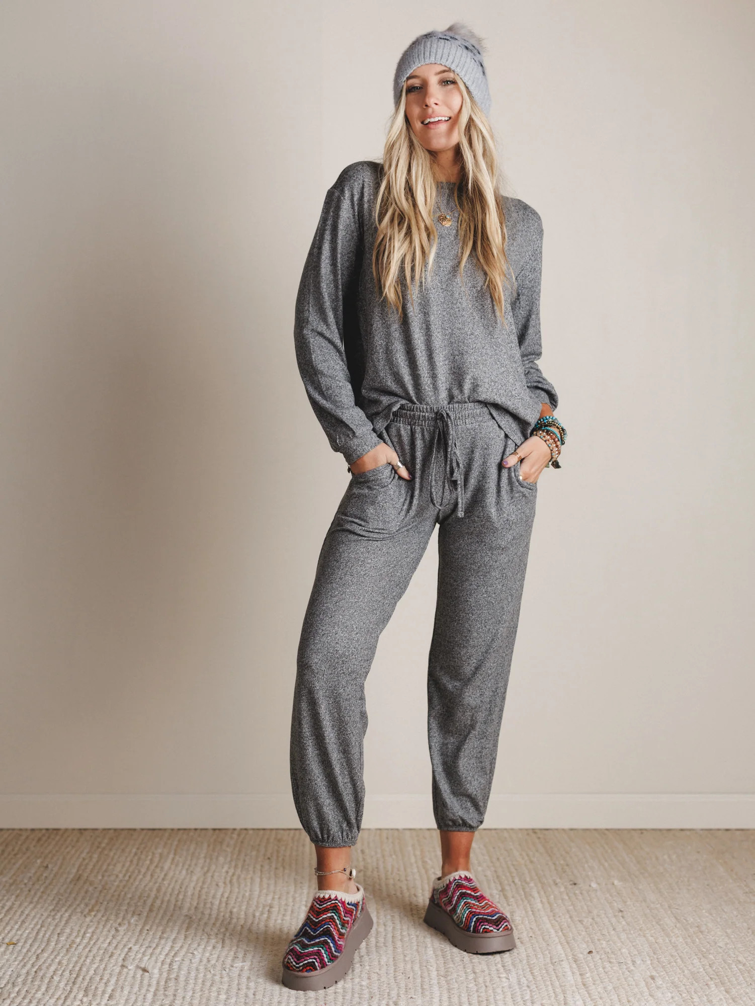 At The Lodge Lounge Set  - Black | Three Bird Nest