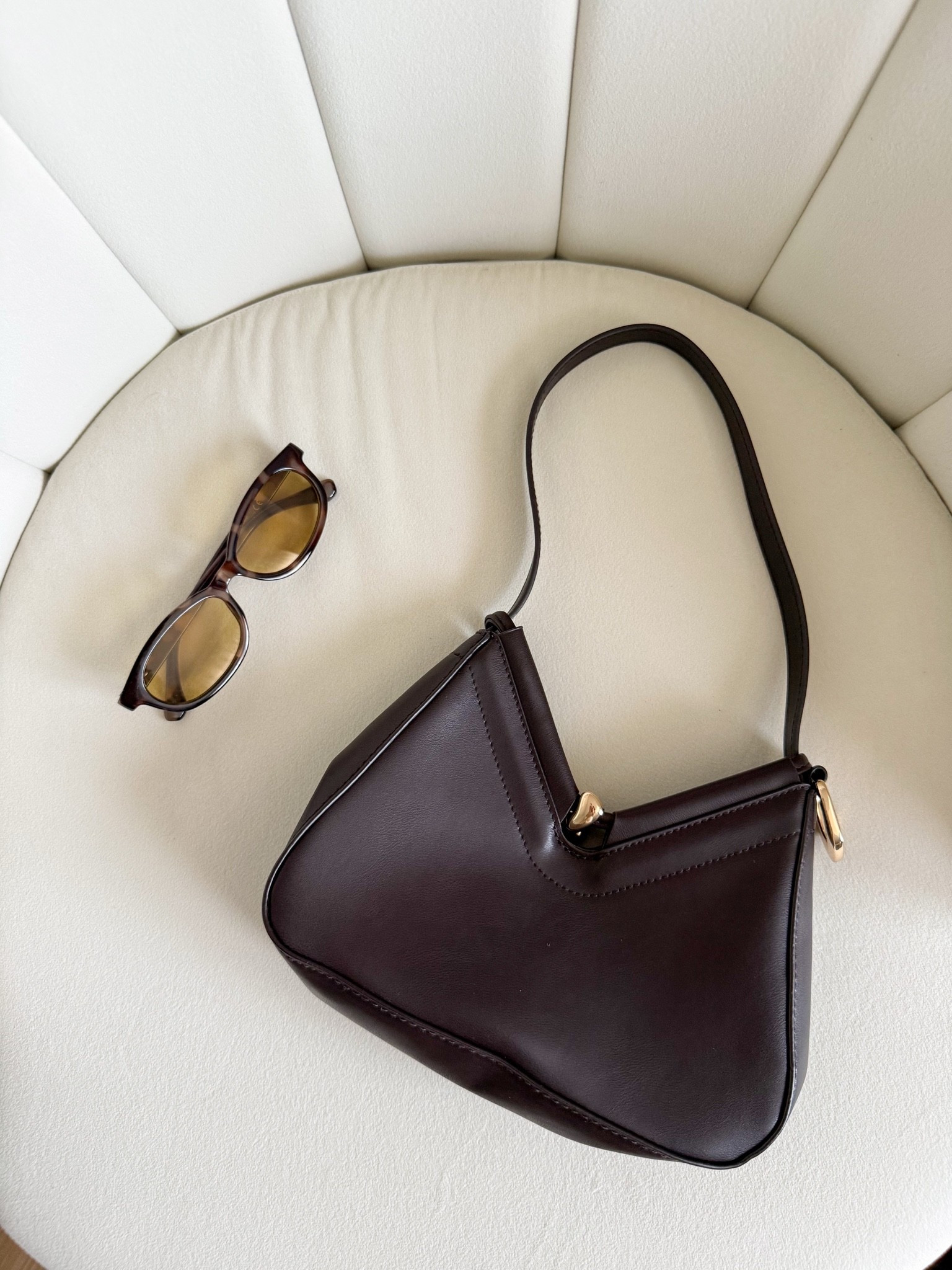 Brown bag and sunglasses

#LTKOver40 #LTKootd