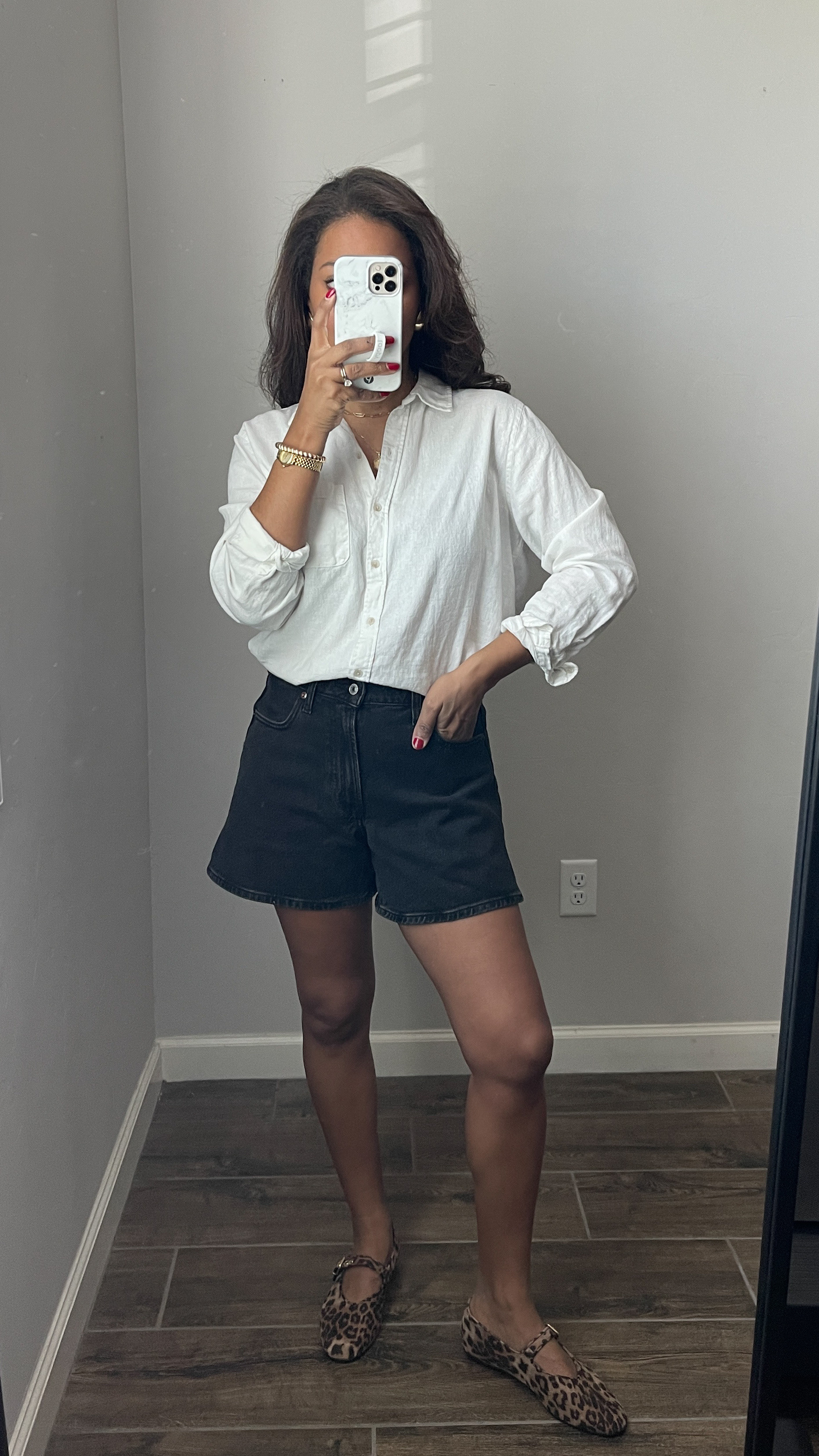 Abercrombie is 25% off and stackable with other sale items on this app! I wear a size 27 regular in all denim. My denim shorts are a 27 regular in curve love. My tops are all a size small! 

 

#LTKSpringSale #LTKSaleAlert #LTKFindsUnder50