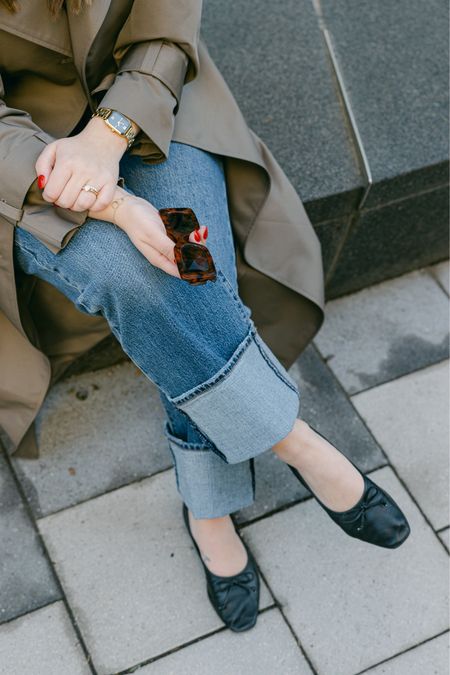 Casual details ✨

H&M trench coat, Levi’s jeans, Schutz flats, Amazon sunglasses

Spring outfit idea

#LTKshoecrush #LTKstyletip #LTKfindsunder100