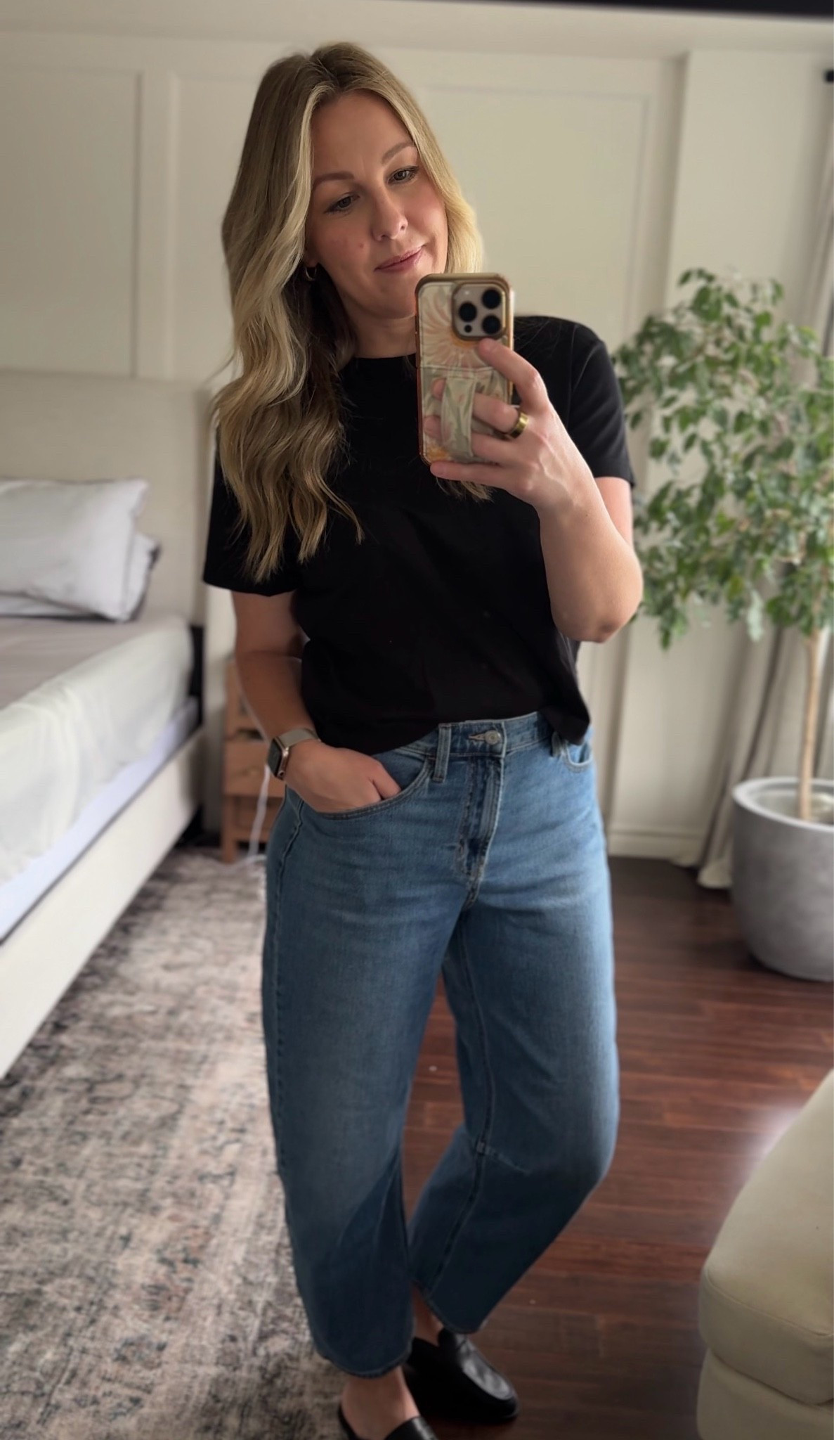 Casual summer style

Jeans- 6
T-shirt- medium
Shoes- TTS (9)

#LTKcanada #LTKsummer #LTKjeans
