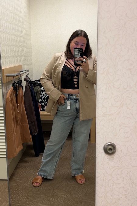 From my Mall of America lane Bryant try-on 

Same corset bra paired with denim and this cute blazer 

Denim: 14 
Blazer: 14 

#LTKcurves