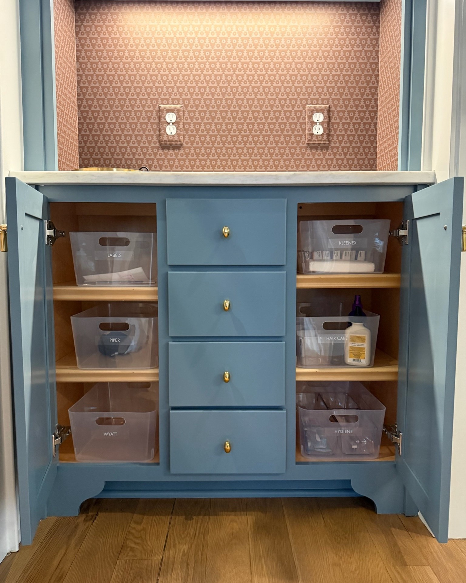 New house. New layout. New chaos potential. However, when you hire us to unpack + organize your spaces after a move, your daily routines pick right back up, allowing you (+ your family) to feel fully settled more quickly.

📦 DM us to start the conversation on how we can help you with your next move.

#LTKHome