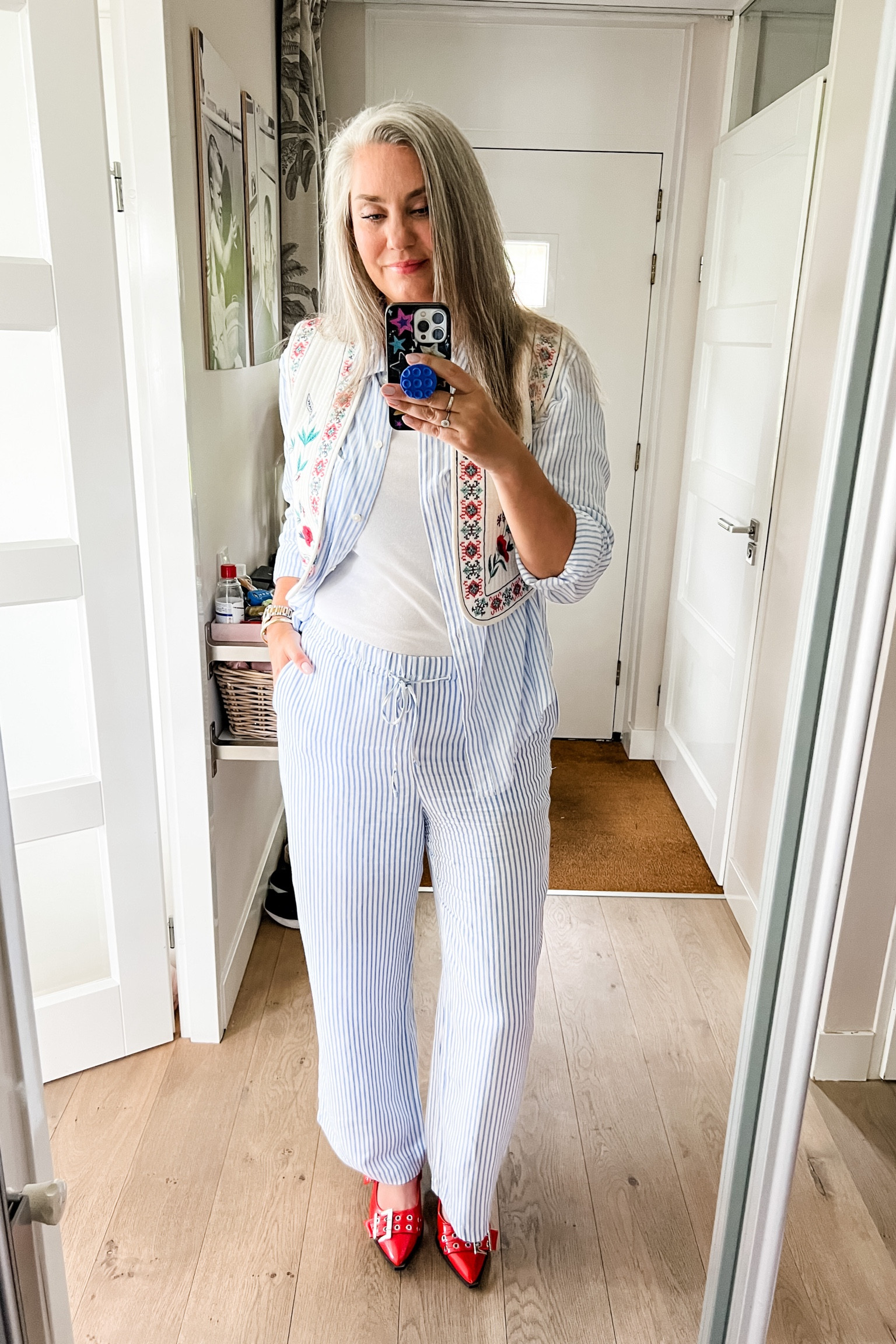 Ootd - Thursday. Blue and white striped co-ord set from linen blend. Basic white tank top, embroidered gilet (old Zara) and red buckle slingback shoes. 



#LTKeurope #LTKmidsize #LTKnederlands