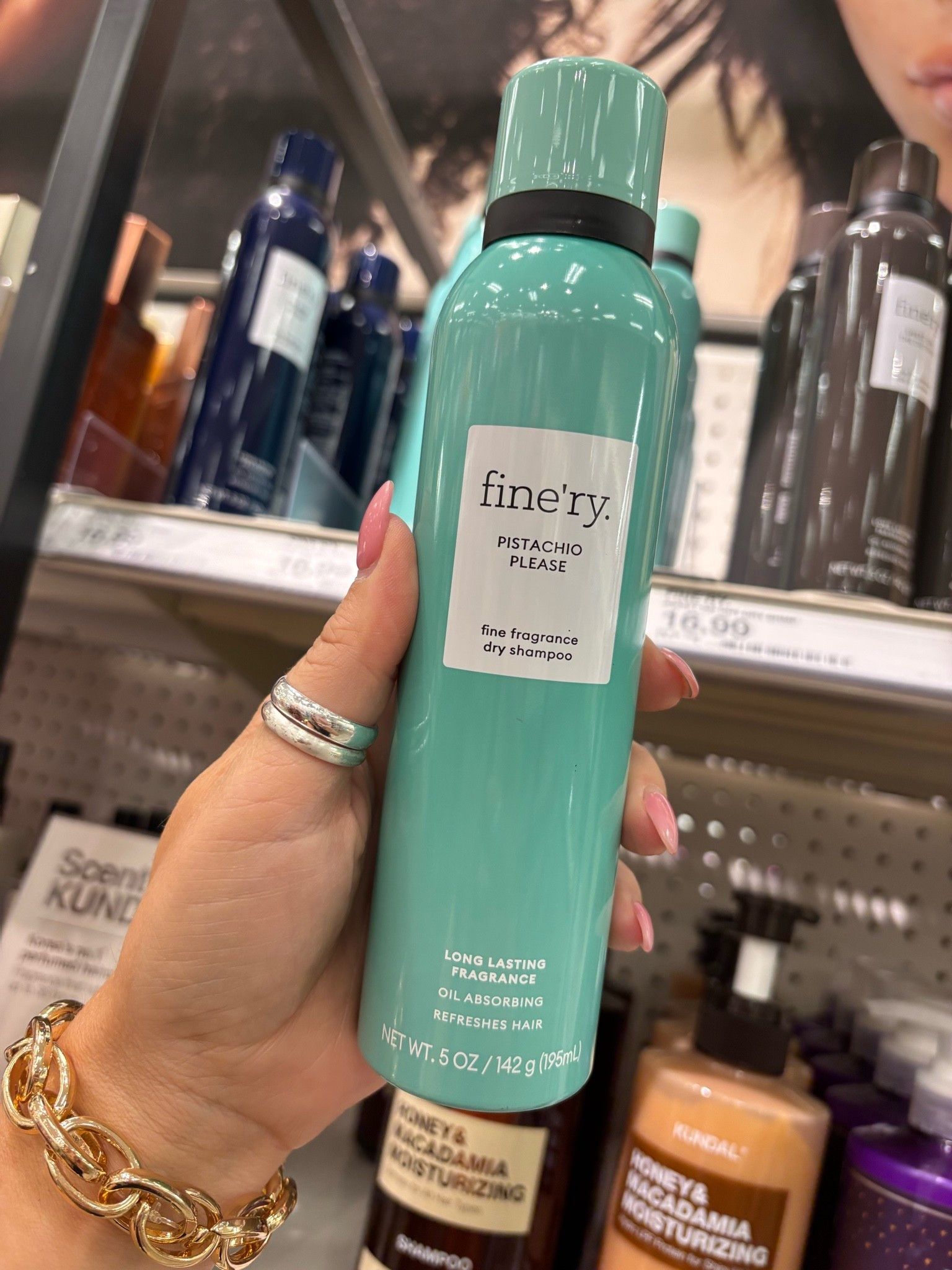 Our fave scent now in a dry shampoo!