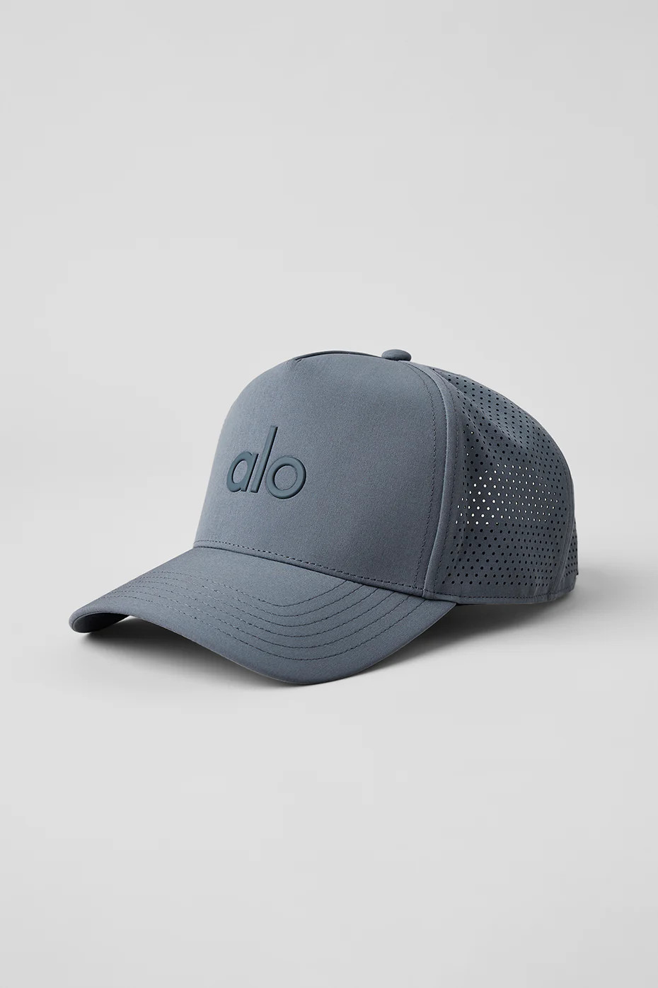 ALO | Performance District Trucker Hat in Steel Grey | Alo Yoga (US)