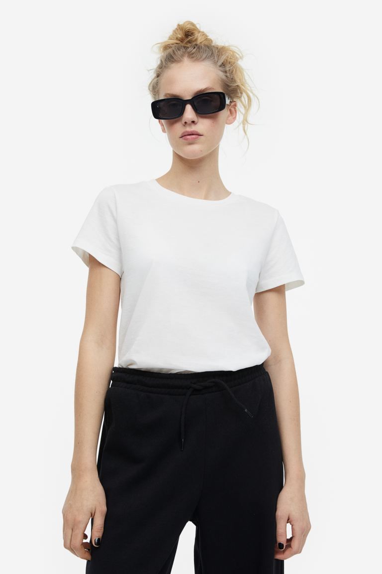 Figurbetontes T-Shirt | H&M (DE, AT, CH, DK, NL, NO, FI)