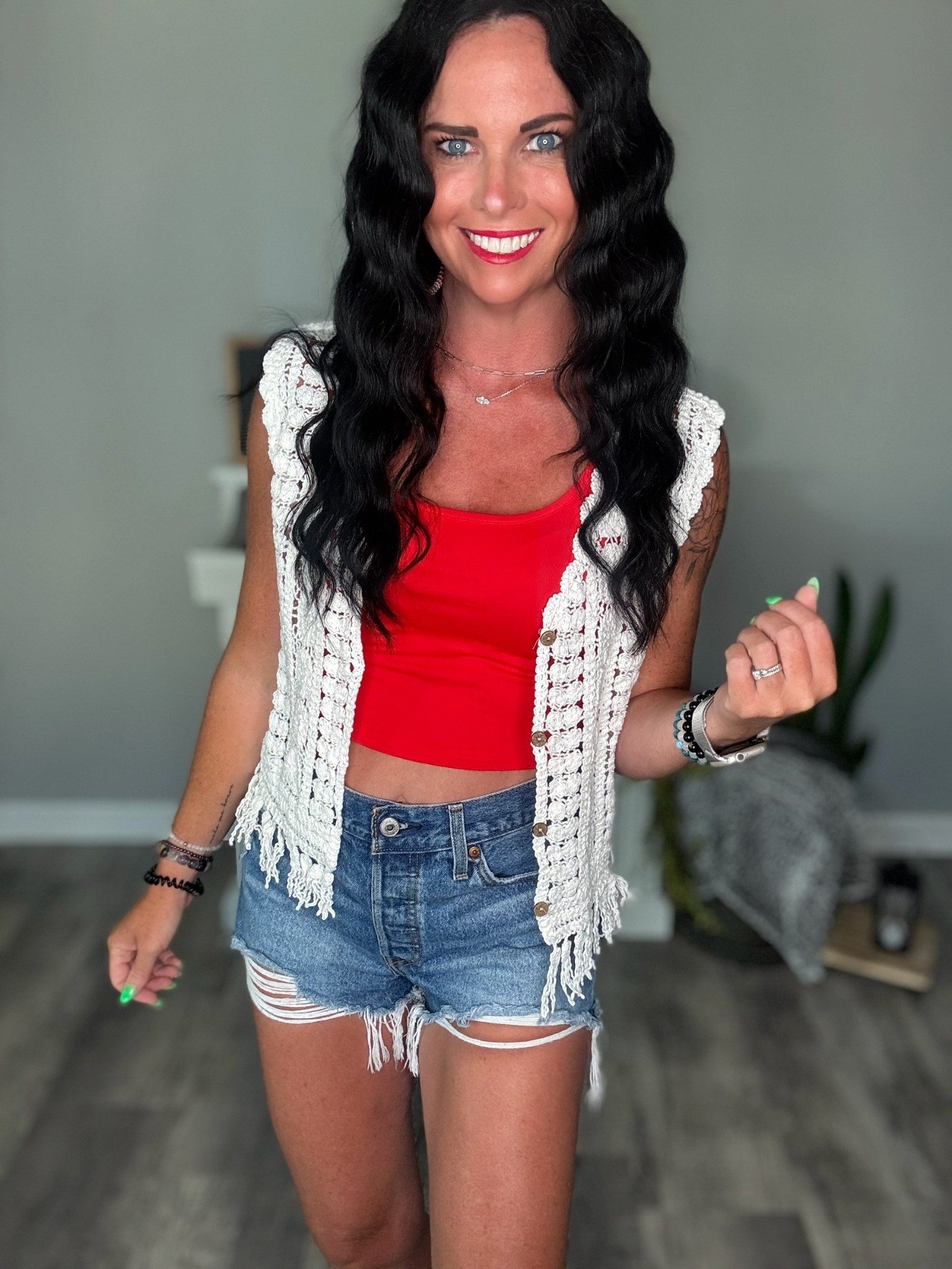 I always get asked what is my go to product when I crimp my hair! It’s this Redken Dry Texture spray! It gives me so much volume, body and lift! I spray it on before I crimp and afterwards! I will never live without this stuff! One bottle lasts me forever! #redkenproducts #drytexturespray #redkendrytexture #haircrimp #crimphair #redken #drytexture #hairproducts #favoritehairproducts 