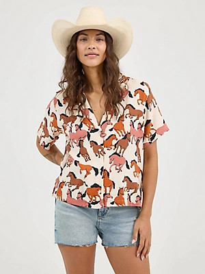 Women's Wrangler Retro® Cowgirl Camp Shirt in Orange Horses | Wrangler