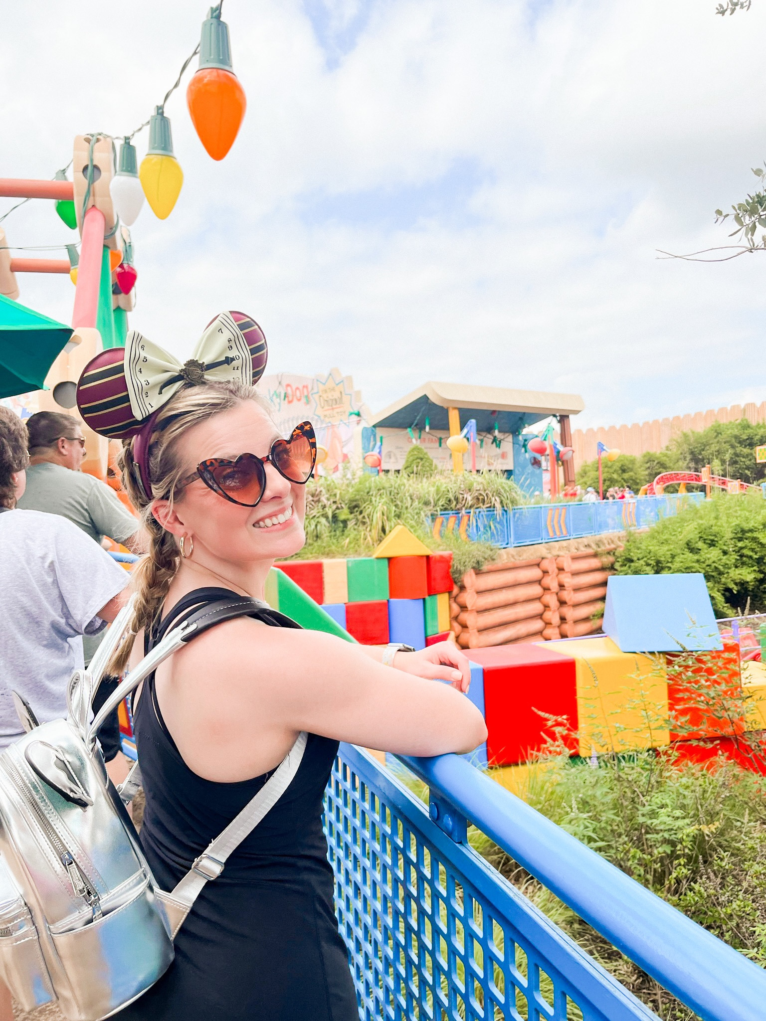 Exercise dresses are a go-to for Disney World park days! With pockets in the shorts underneath, you can practically be hands free all day. Throw on a backpack or belt bag and you’re good to go!

Belt bag, loungefly, outdoor voices, Minnie ears, on cloud sneakers 

#LTKstyletip #LTKtravel #LTKfindsunder100