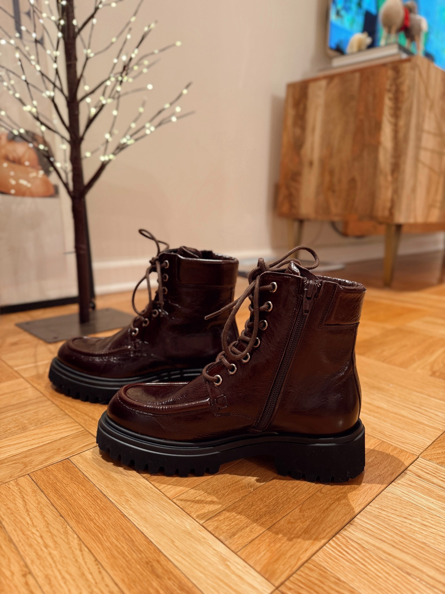 Love these waterproof boots from @lacanadienneshoes!  They’re super light-weight, easy to get on and off with the side zipper, and super chic! Win win all around! FYI - they do run slightly large; I took a full size down from my usual shoe size! 

#LaCanadienneShoes  #NoCompromise #MadeforLifeinTheCity #LaCandienneSince1987 #CityDry  #ad 

#LTKdayinmylife #LTKootd #LTKSeasonal