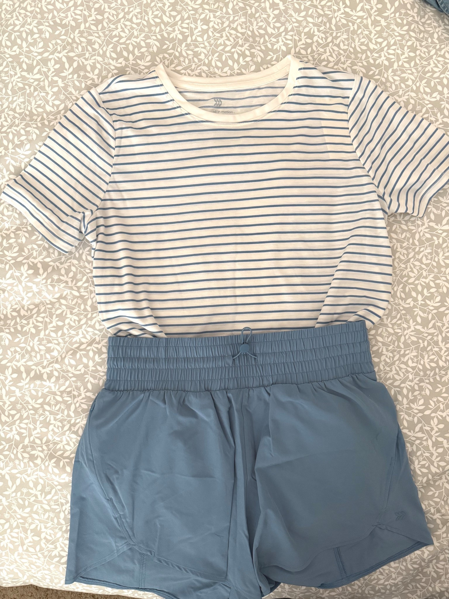 Love this comfy set for spring! The shirt is oversized, size down if you like a more fitted look. The perfect outfit for running errands or taking kids to practice  

#LTKmomlife #LTKActive #LTKootd