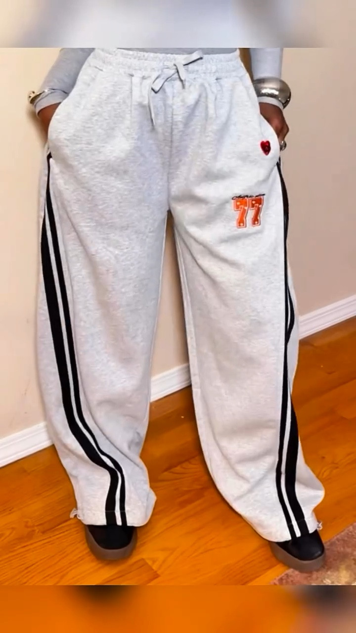 Everyday sweatpants you’ll live in 👏

✔ Wearing Medium (5’4, 140 lbs)
✔ Relaxed fit (size up for baggy look)
✔ Super comfortable + flattering

Easy, go-to piece you’ll wear on repeat

#LTKActive #LTKMidsize #LTKOver40