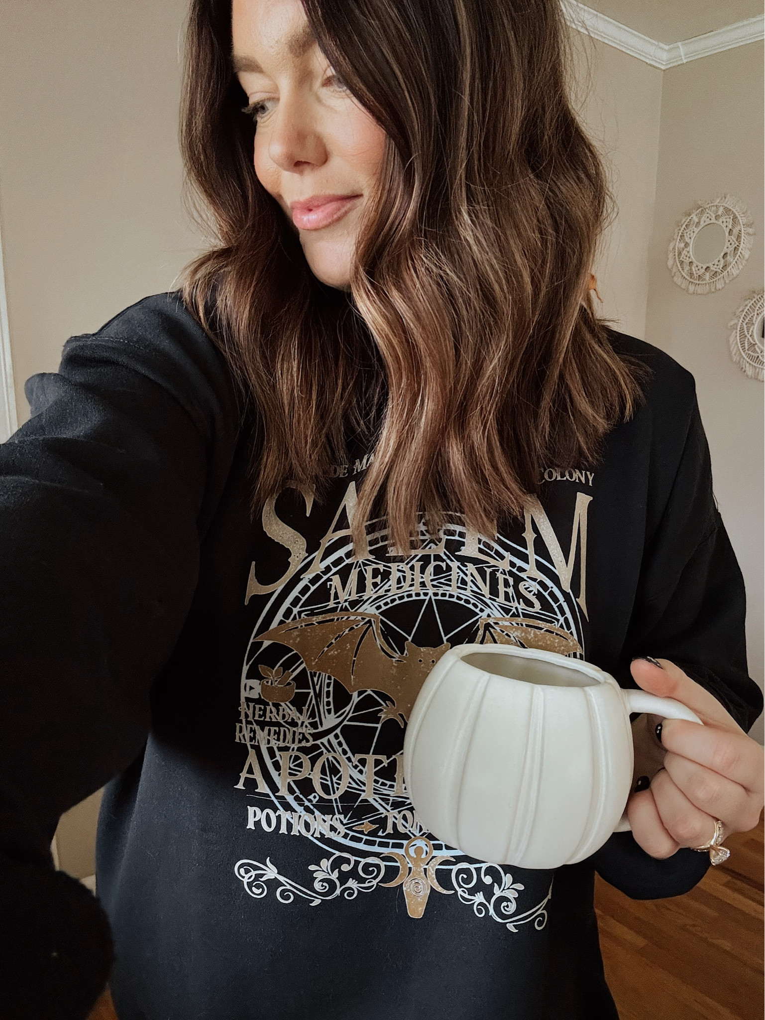 one week until H A L L O W E E N 🦇✨👻 October needs to slow dowwwwwn! linking some spooky sweatshirts over in my @shop.ltk 🧡

.
.
.

#spookyseason #halloween #halloweenstyle #fallstyle #octoberthings #salem #shopsmall #founditonetsy #teamltk #ltk 

#LTKSeasonal #LTKHalloween #LTKFamily