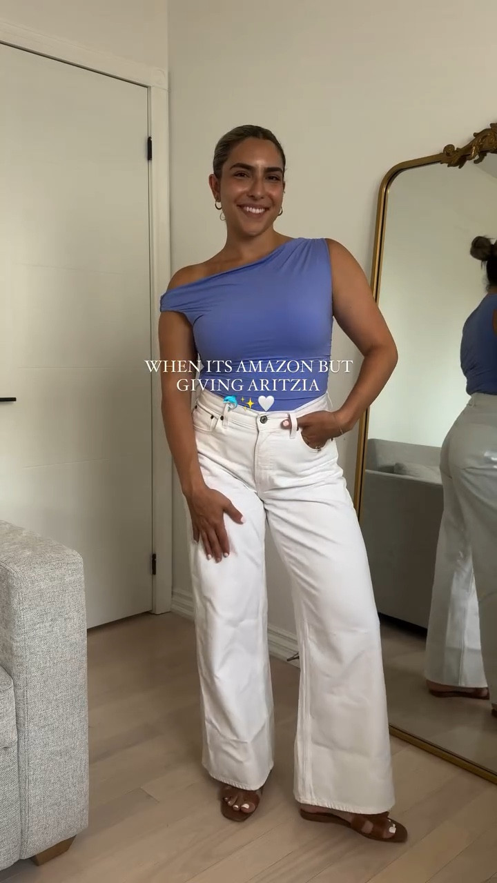 This top soooo buttery soft and can be worn 2 ways! 🫶🏼 Let me know if you want the link! 

#amazonfinds #amazonfashion #affordablestyle #stylereel #styleonabudget #everydayoutfit #fashiongirlies