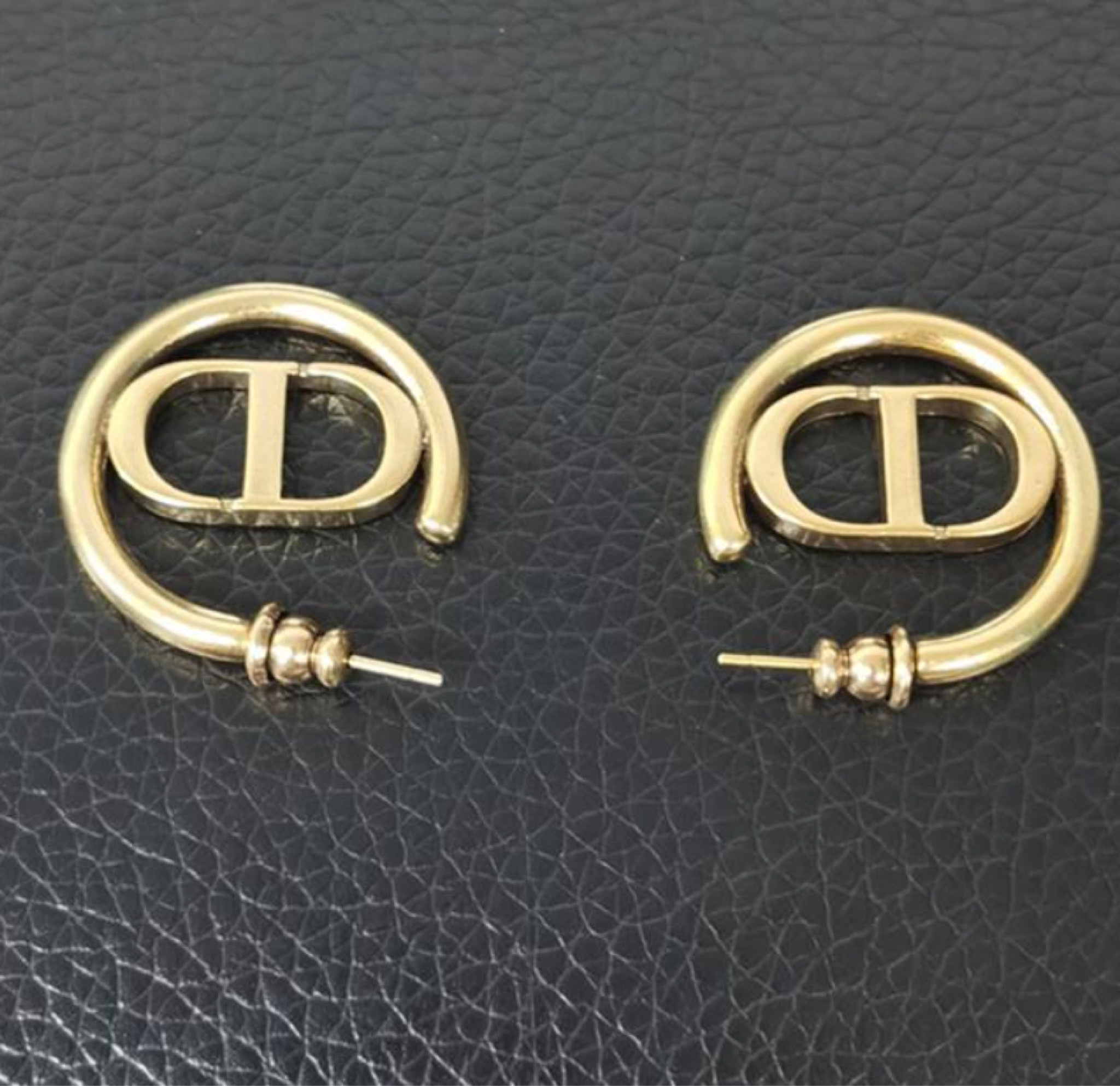 Dior earrings 🖤 $27 https://bit.ly/3jpnscL #dhgate

#LTKSale #LTKFind #LTKunder50
