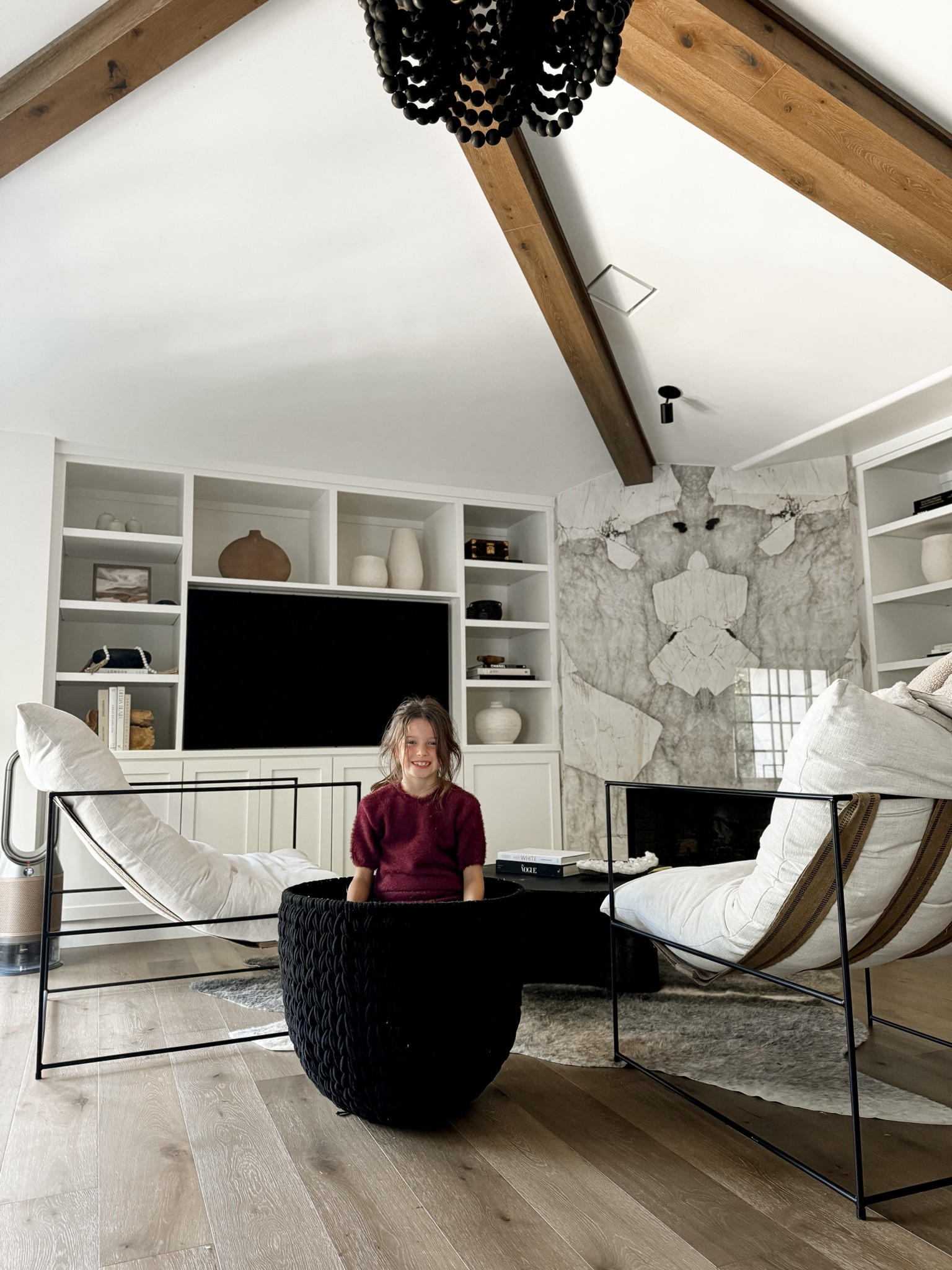 Qs about my black blanket basket. (Shosh is sitting on said blanket. loll

Here’s mine plus some looks for less. 🖤

Xo, AF