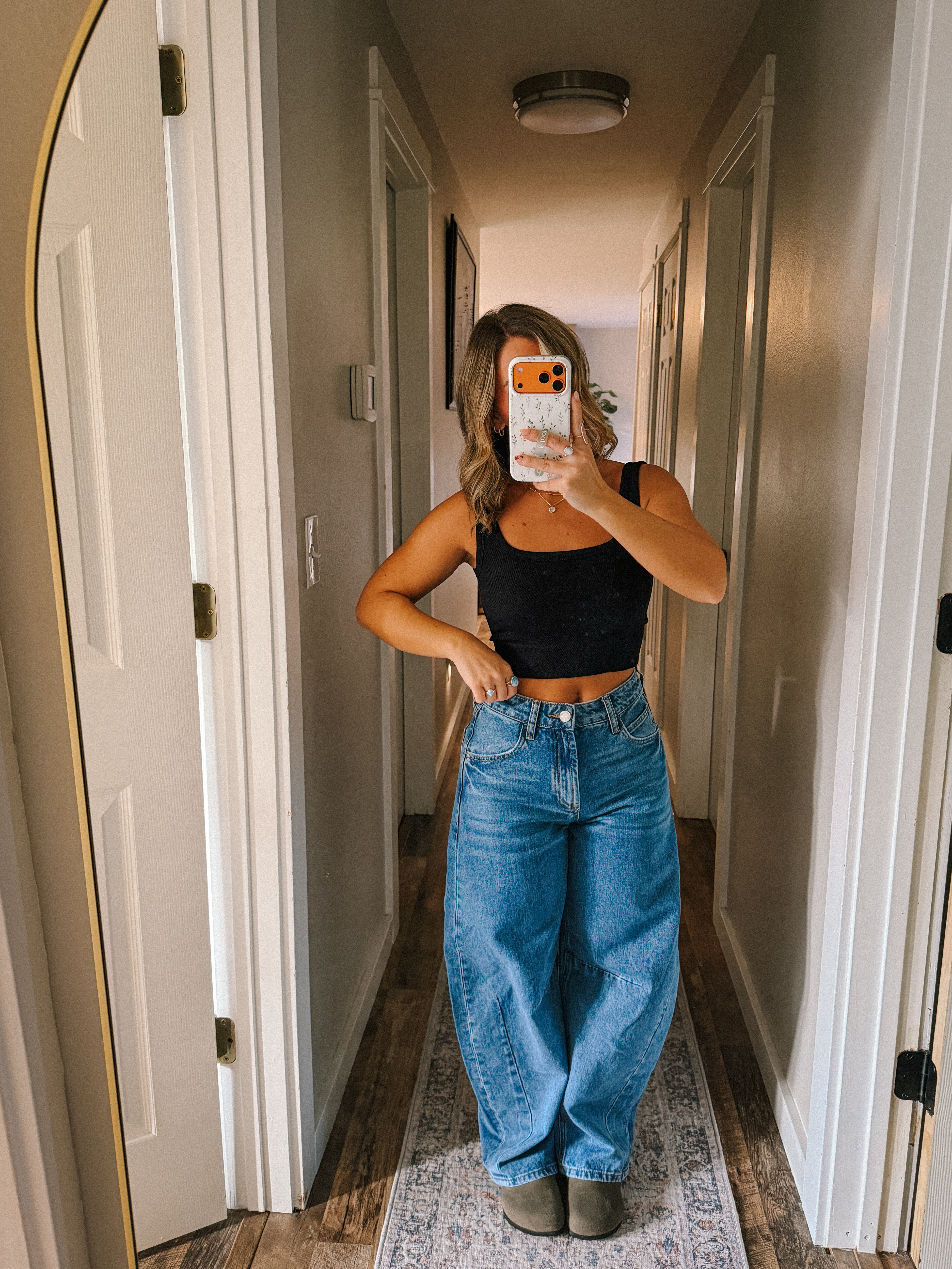 A moment for the barrel jeans 👖 
Top: S 
Jeans: 25 



#LTKFindsUnder50 #LTKPetite #LTKootd