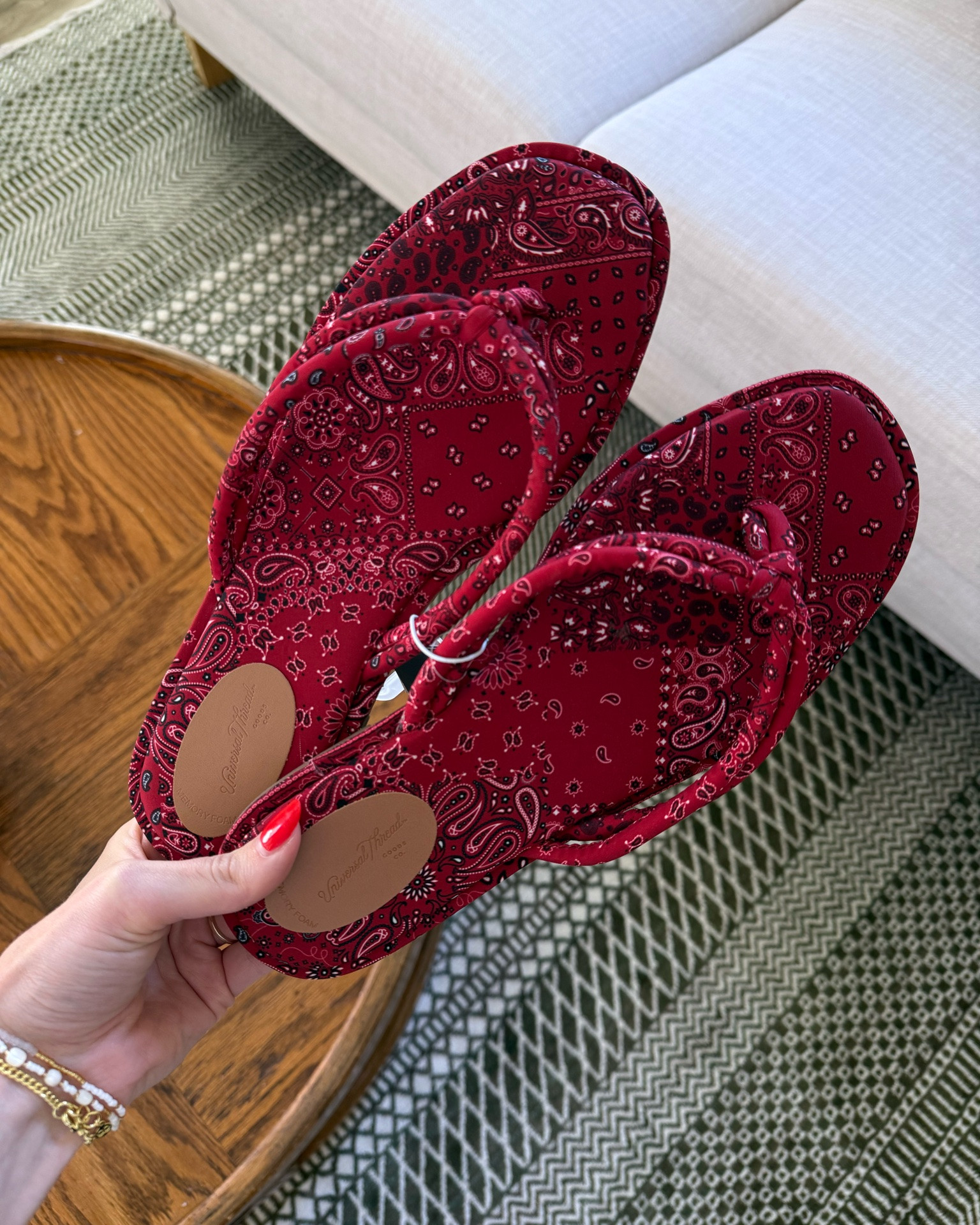 Perfect summery flip flops🇺🇸

#LTKgrwm #LTKootd #LTKSwim
