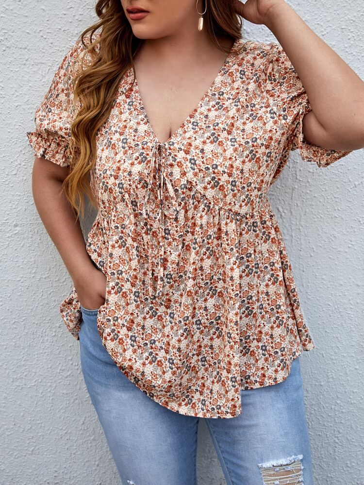 Plus Ditsy Floral Knot Front Blouse | SHEIN