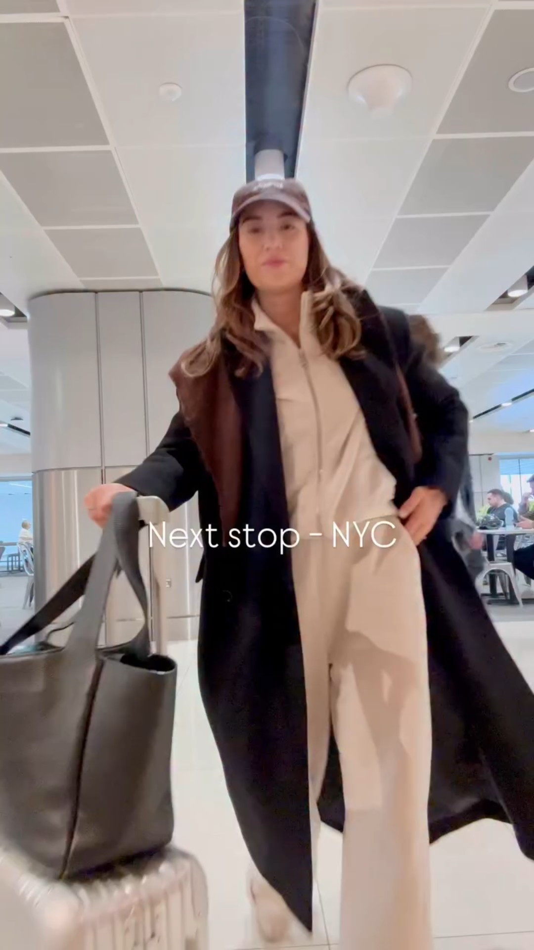 Comfy always beats jeans on a long-haul flight.
Matching lounge sets are perfect for travel days ✈️
MAN → NYC 🤍

#AirportOutfit #TravelStyle #ComfyOverCute #LoungewearSet #WinterTravel AirportLook CasualChic TravelDayFit MANtoNYC OffDutyStyle