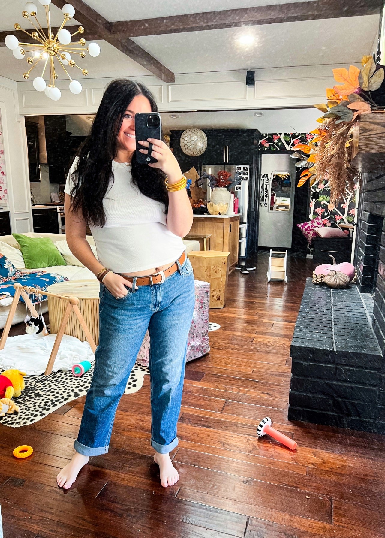 Mom style fall basics staples 90s old navy white tee jeans 

#LTKFamily #LTKSeasonal #LTKFindsUnder50