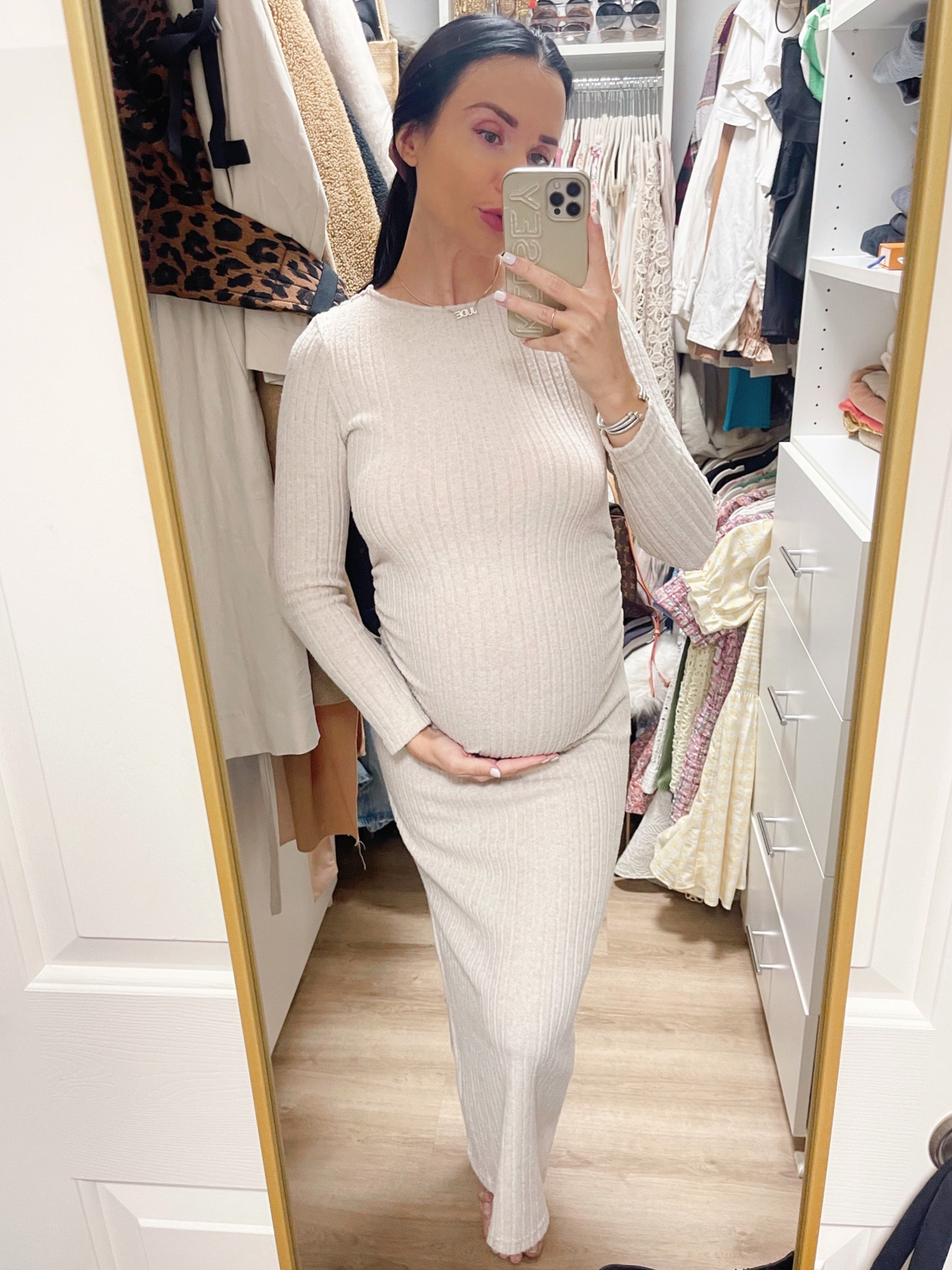 Maternity dress for $15! Fall maternity dress. Maternity pictures. Maternity sweater dress.


#LTKbaby #LTKfindsunder50 #LTKbump