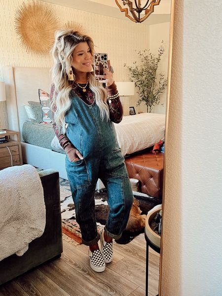 Robe- old I found years ago off LTK 
Overalls and Top- Free People 
Sneakers- Vans 
Jewelry- Twisted Silver 
Lipgloss- Mac Sugar Plum Pudding- in holiday gift Trio 

#LTKstyletip #LTKbump #LTKshoecrush
