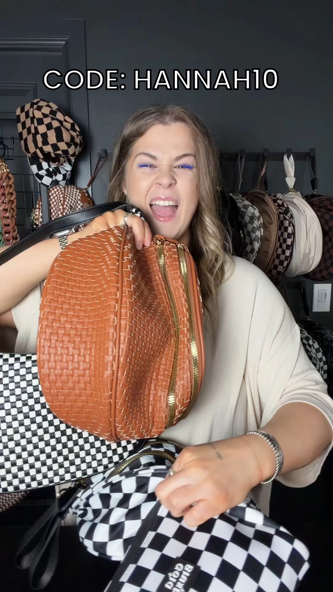THE WOVEN BUM BAG 


#LTKMidsize #LTKmomlife #LTKPlusSize