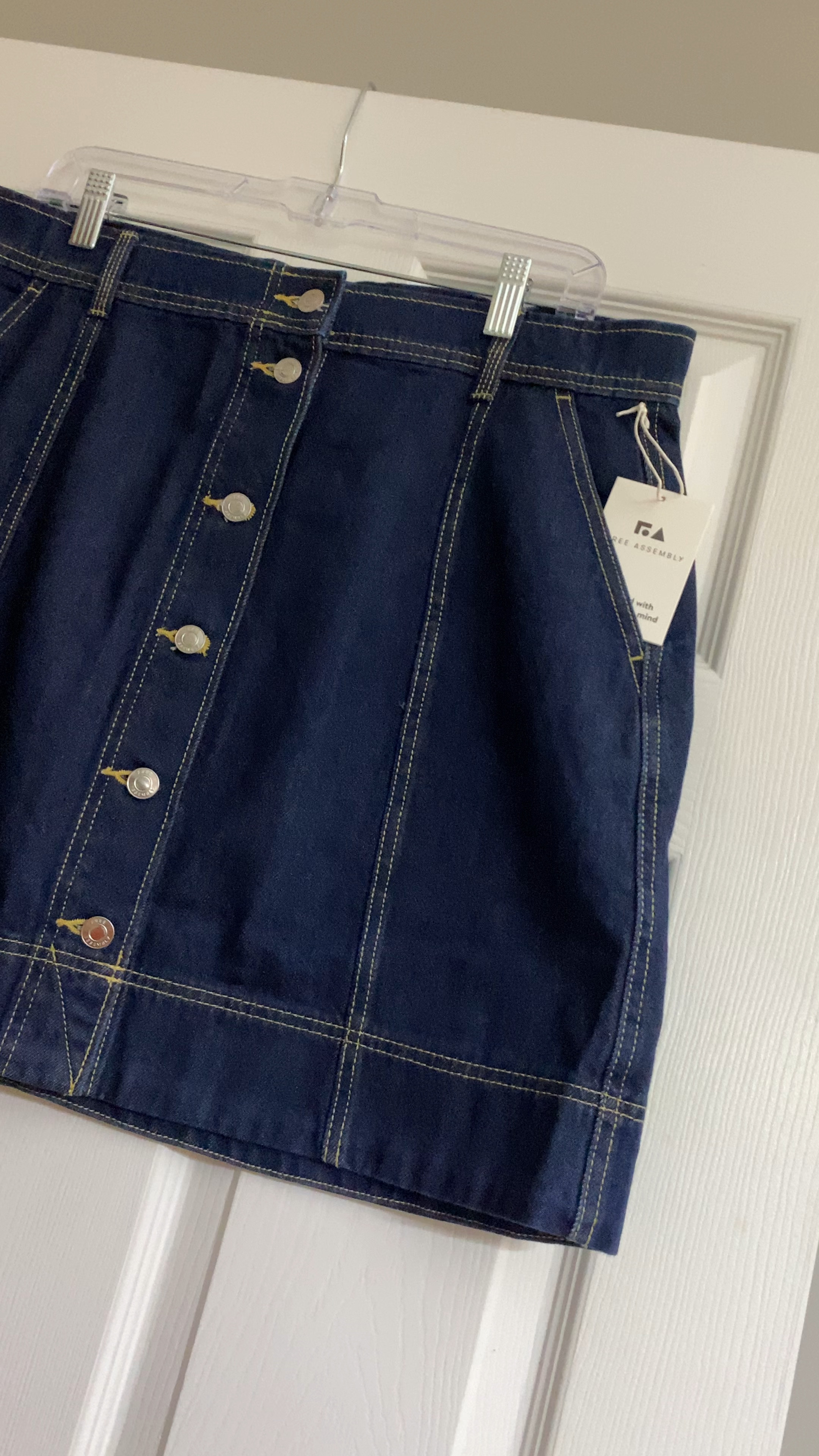 If your size is available grab this denim skirt!!! 

#LTKstyletip #LTKfindsunder50 #LTKSeasonal