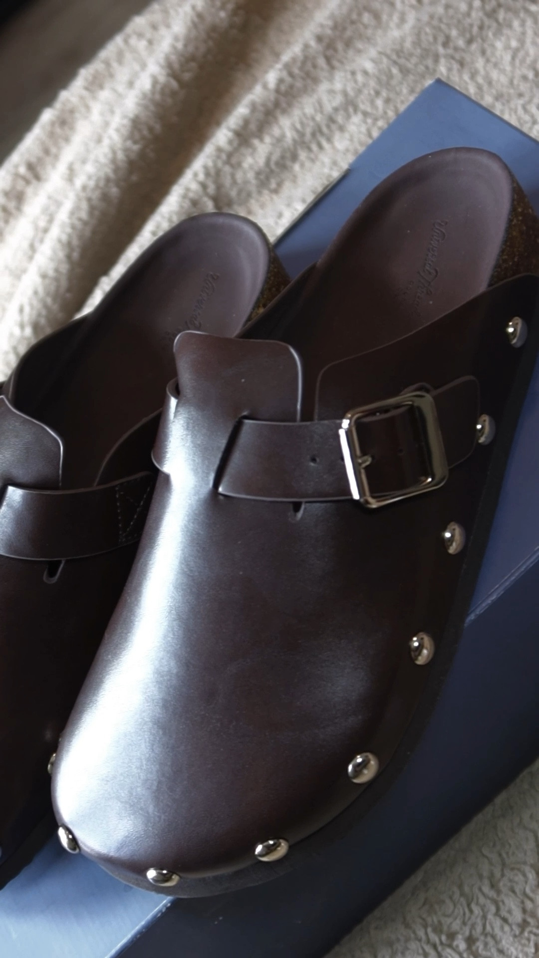 Perfect for fall ✨🍂 #fallshoes #brownclog 

#LTKFallSale #LTKSeasonal