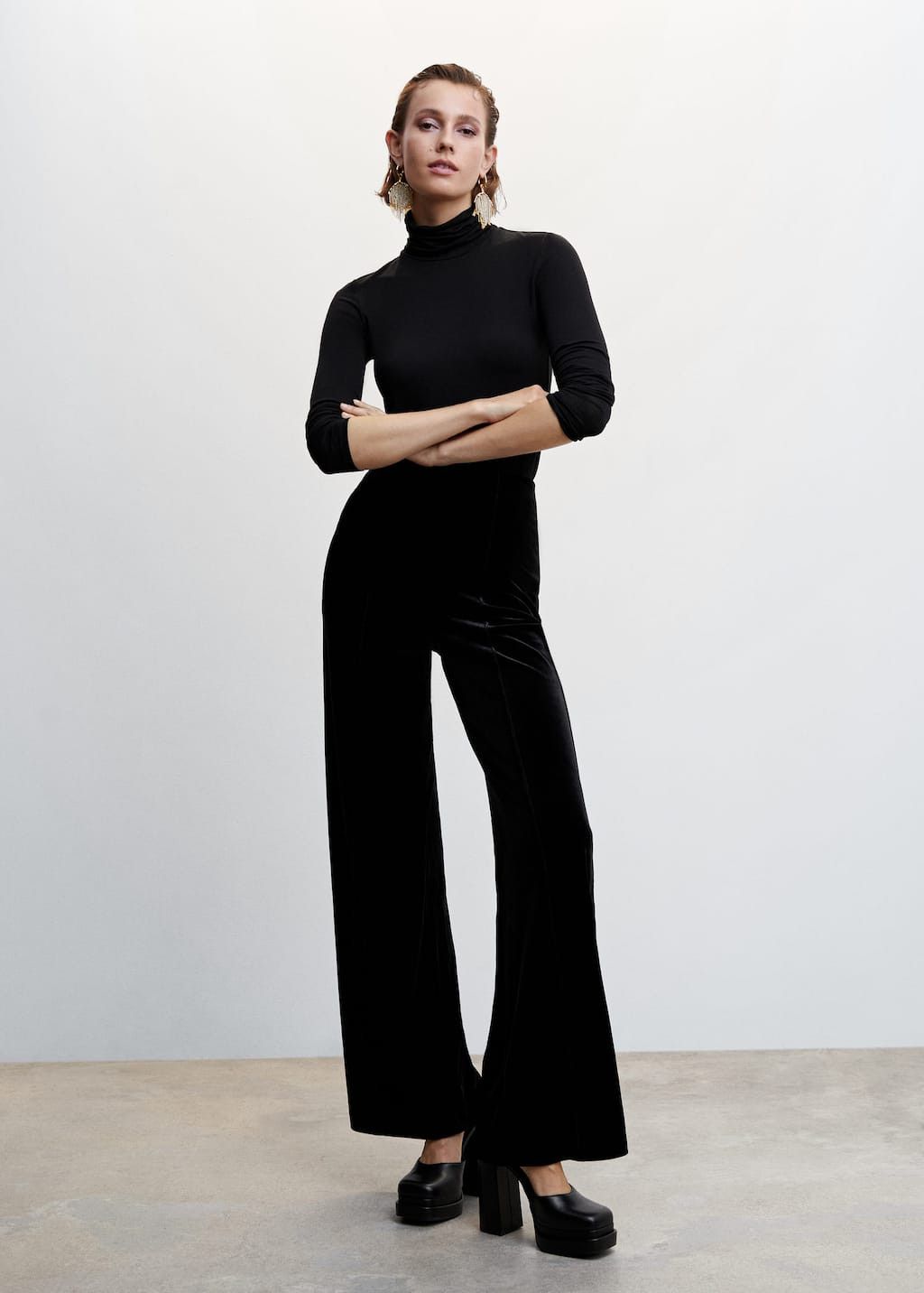 Velvet palazzo pants | Black Work Pants | Work Wear Style | Business Casual | Winter Outfit | MANGO (US)