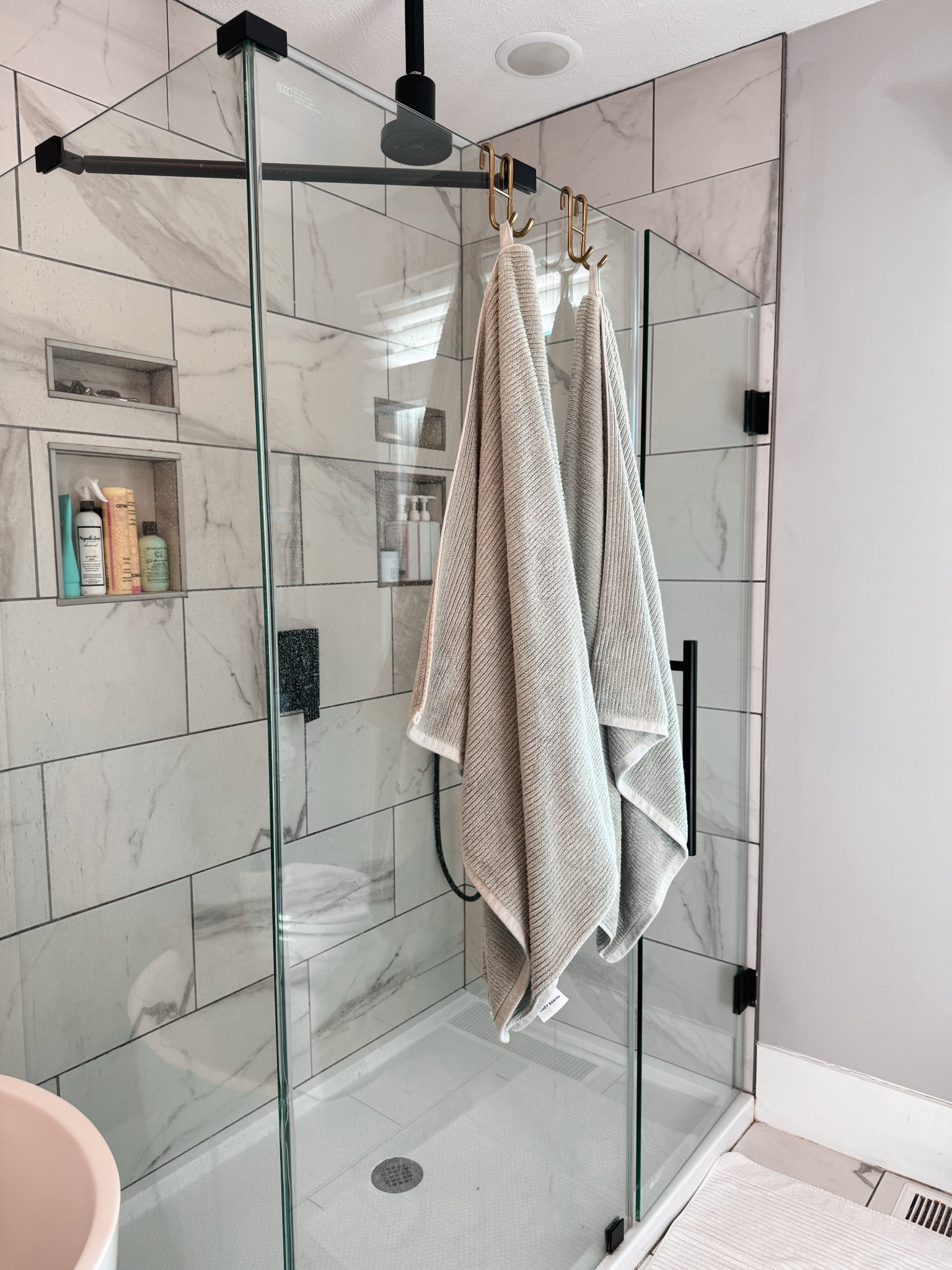 Cozy Earth towels are something we’re currently loving in our house! 

Details:
- 60% cotton, 40% bamboo viscose
- OEKO-TEX certified — which means they are free from harmful chemicals and safe for sensitive skin
- 800 GSM, Ultra soft, Exceptional absorbency

Bundle Includes:
- 2 Ribbed Terry Bath Sheets
- 2 Ribbed Terry Bath Towels
- 2 Ribbed Terry Hand Towels
- 4 Ribbed Terry Washcloths

Ours is the color Laurel, but that’s currently sold out! I also love grey! 

Use code CE-CHELSIE to save 20% on your purchase sitewide at cozyearth.com 

#LTKHome