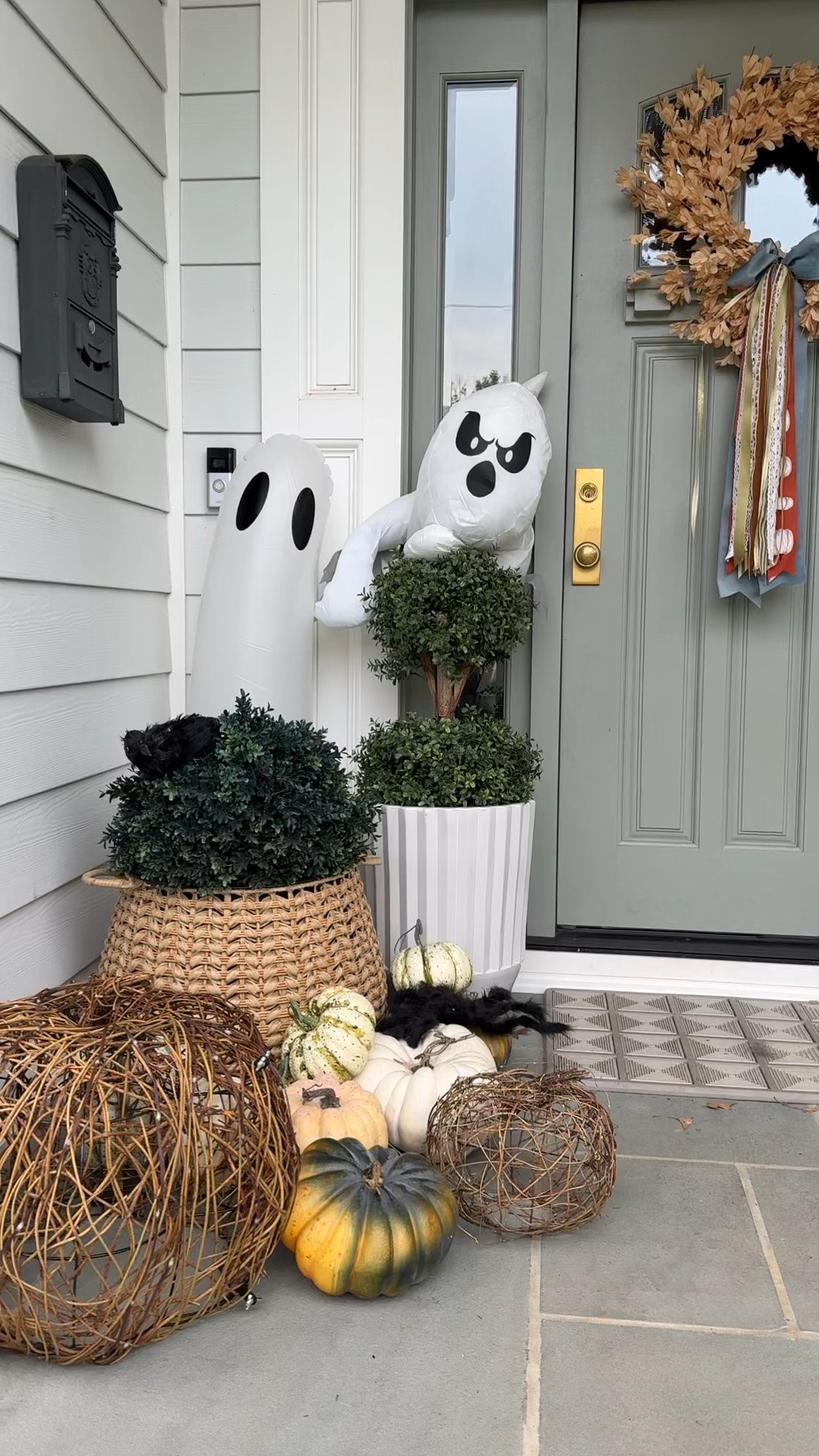 Halloween front porch, Halloween decorations, Halloween decor, woven lit pumpkins, curb appeal, fall decoration
