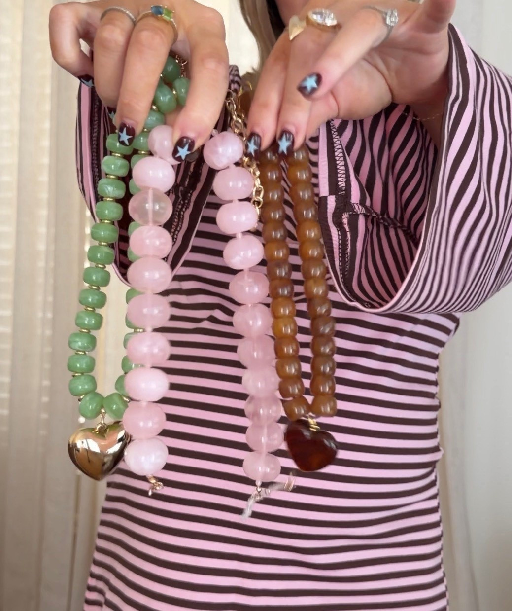 Love a chunky beaded necklace!! So cute the green one is Amazon it’s stunning, and the pink comes in lots of colors 🌈

#beadednecklace #bresheppard #pregnantstyle #bumpstyle #amazonnecklace #amazonspring