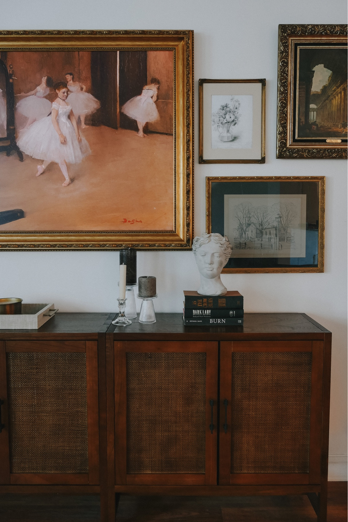 Details on our frame tv & entertainment set up! One of my favorite spots 😍