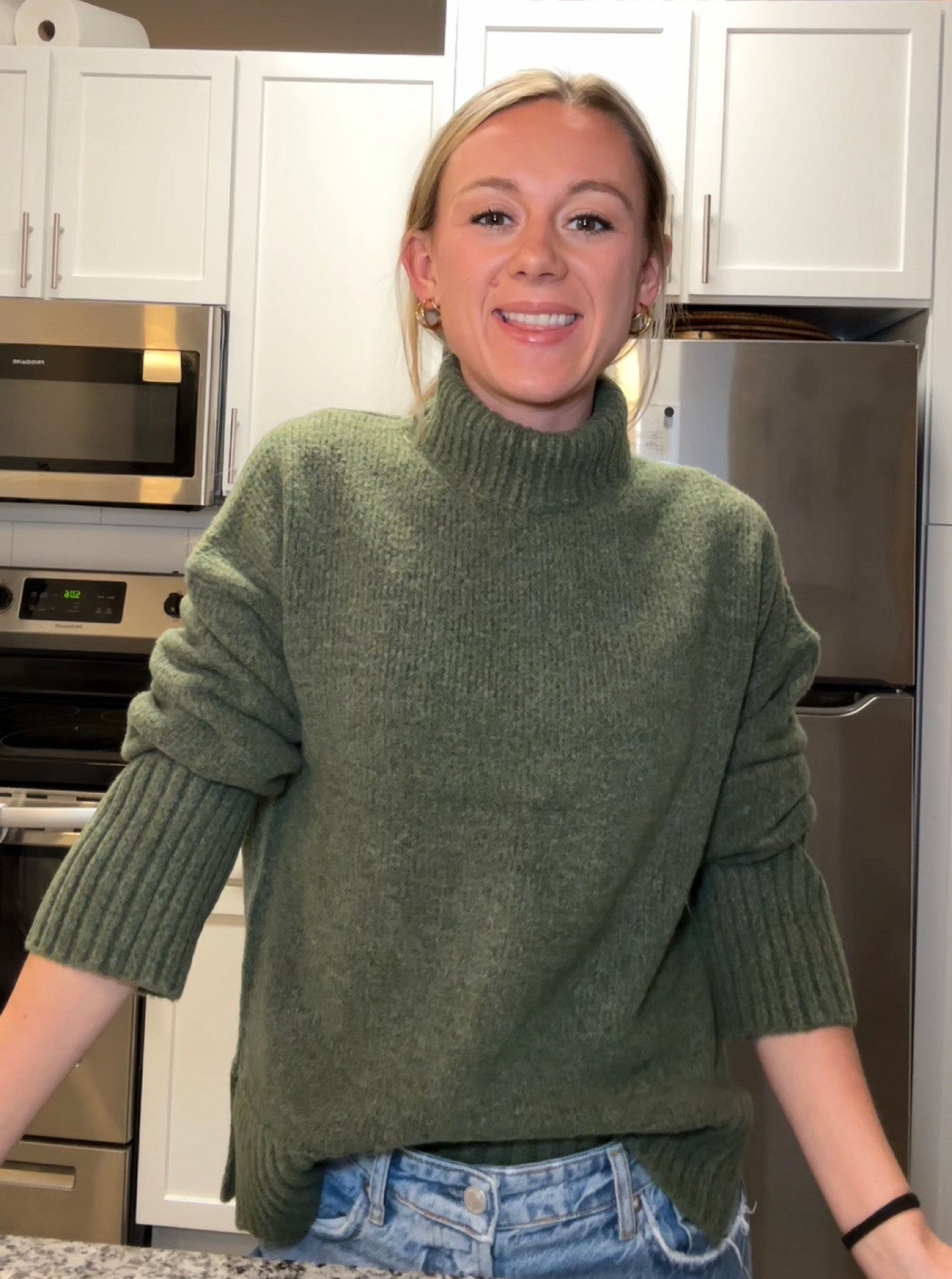 XS in sweater!

lip gloss: pistachio 
Lip liner: work of art