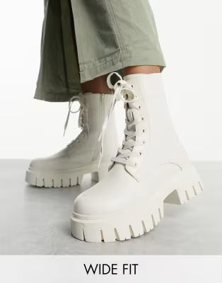 ASOS DESIGN Wide Fit – Anchor – Schnürstiefel in Wollweiß mit dicker Sohle | ASOS (Global)