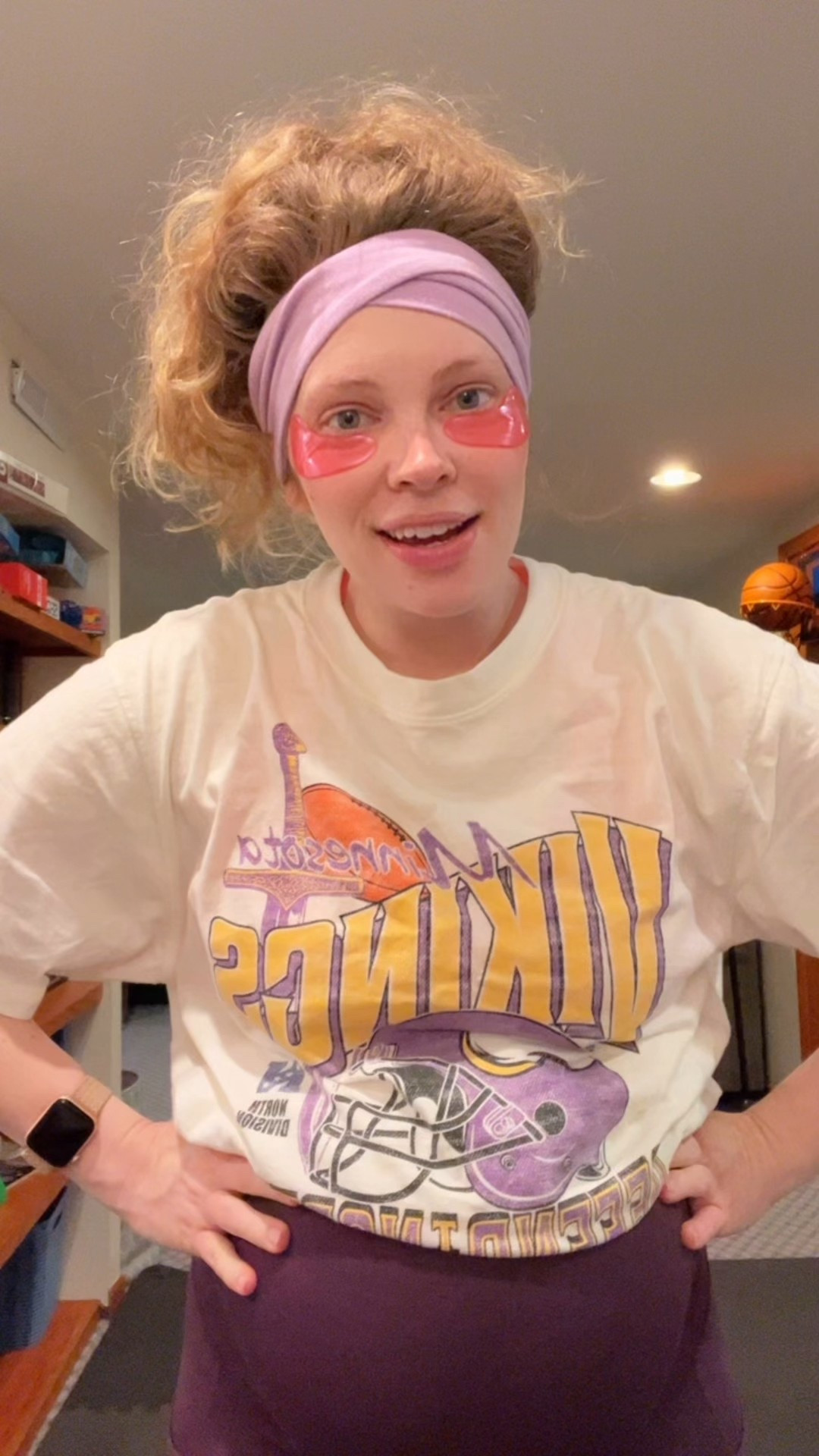 34 weeks and feeling it! Size large in t-shirt and sports bra and size medium in pants! 