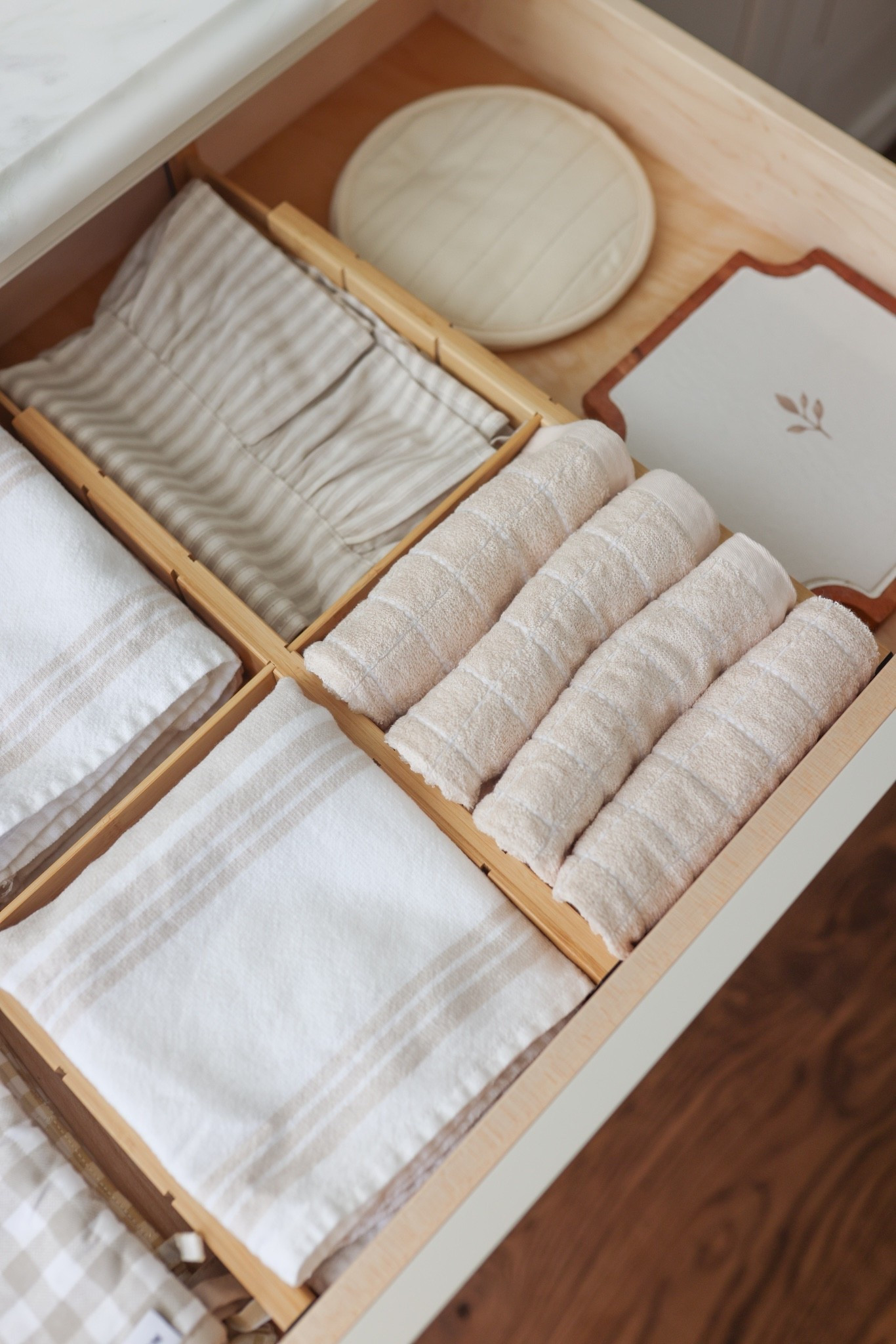 Kitchen drawer organization 

Dish towels, trivet, Amazon finds, Amazon home, drawer dividers, target finds, target home

#LTKHome