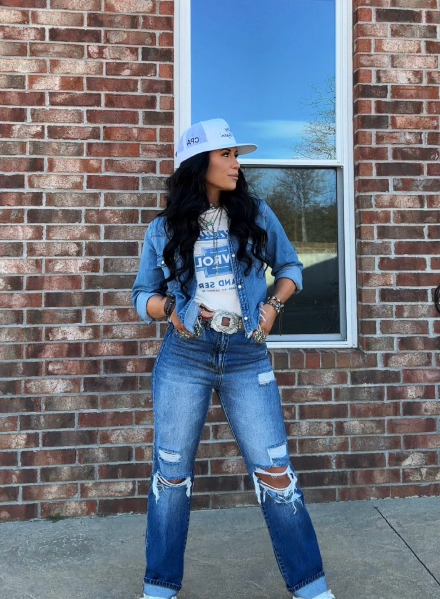 Hat is from Cowboy Pimpin’ Apparel. I wear a size small in the shirts, and a size 26 in the Kancan jeans⚡️ #western #westernfashion #country #westernfashionfits #westernfit