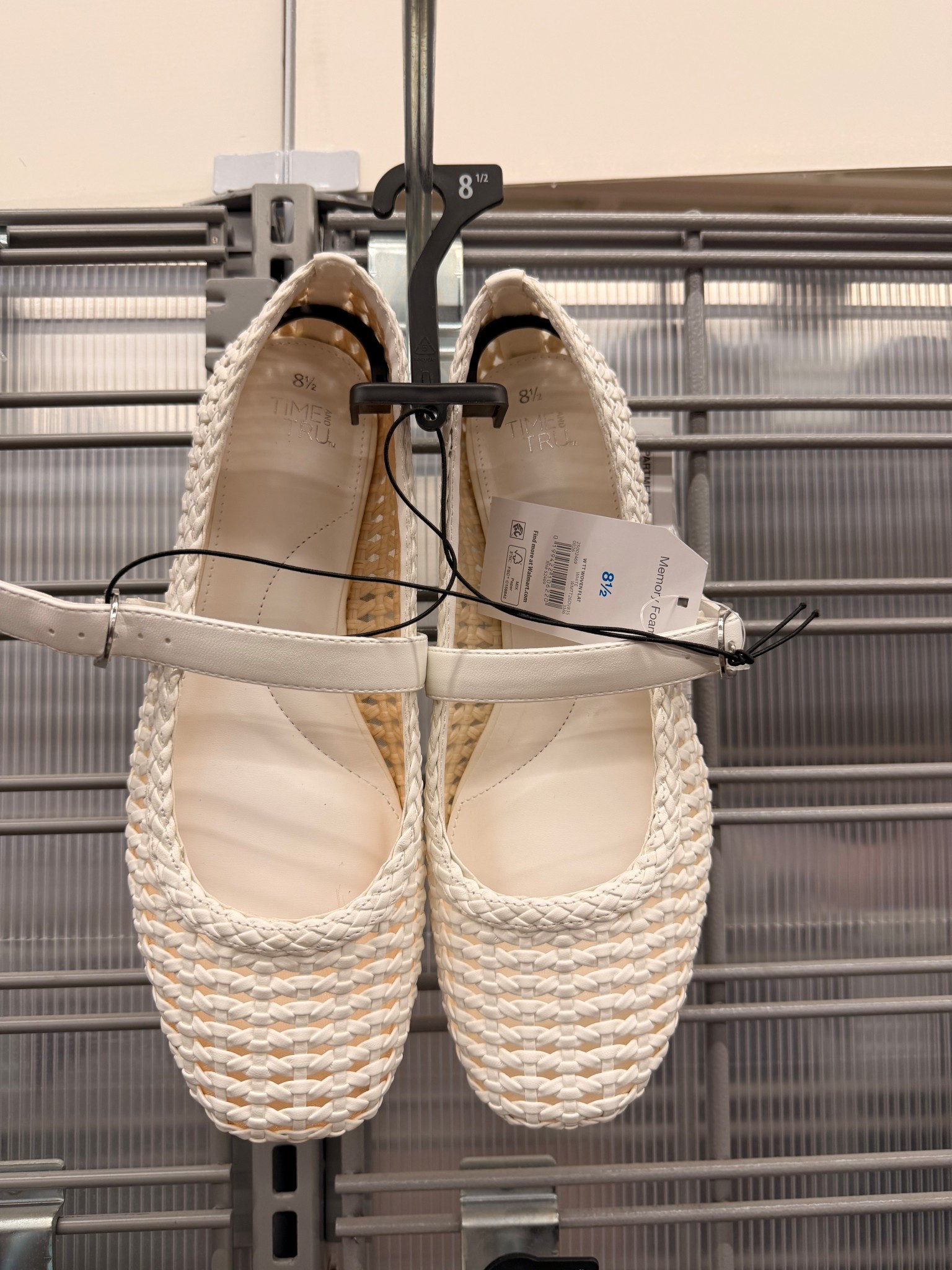 New flats from Walmart! Perfect for Summer! #flats #balletflats #walmart #shoes #walmartshoes #summerflats #summeressentials 