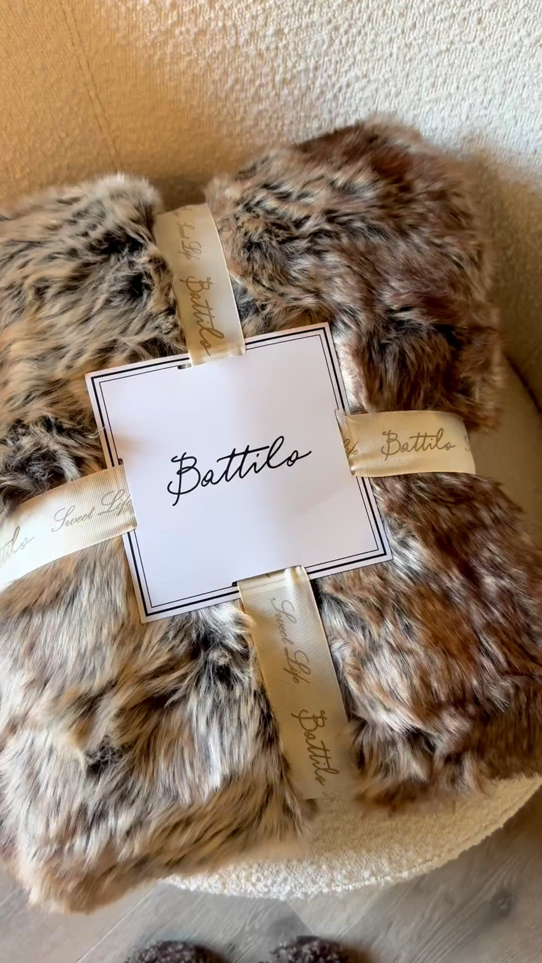 When you found the most perfect blanket for those cozy, quiet mornings 🤎🍂

Throw blanket, cozy mornings, office decor, cozy corner, fall decor, autumn vibes 


#softblanket #fauxfurblanket #cozycorner #autumnvibes #cozyhome #battilohome #amazonfinds

#LTKHome #LTKSeasonal