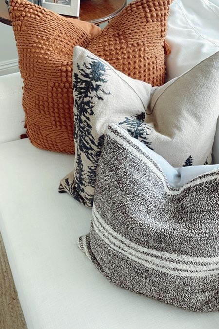Neutral pillow combo with gray and caramel 

#throwpillows #couchpillows #ltkhome 