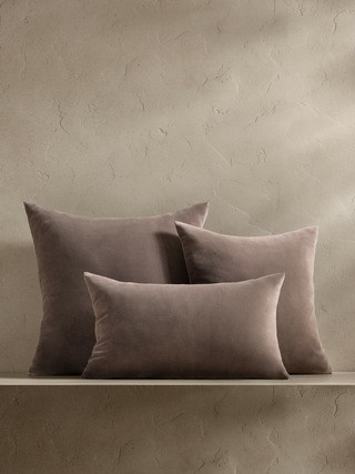 Timeless Velvet Pillow | Banana Republic (US)