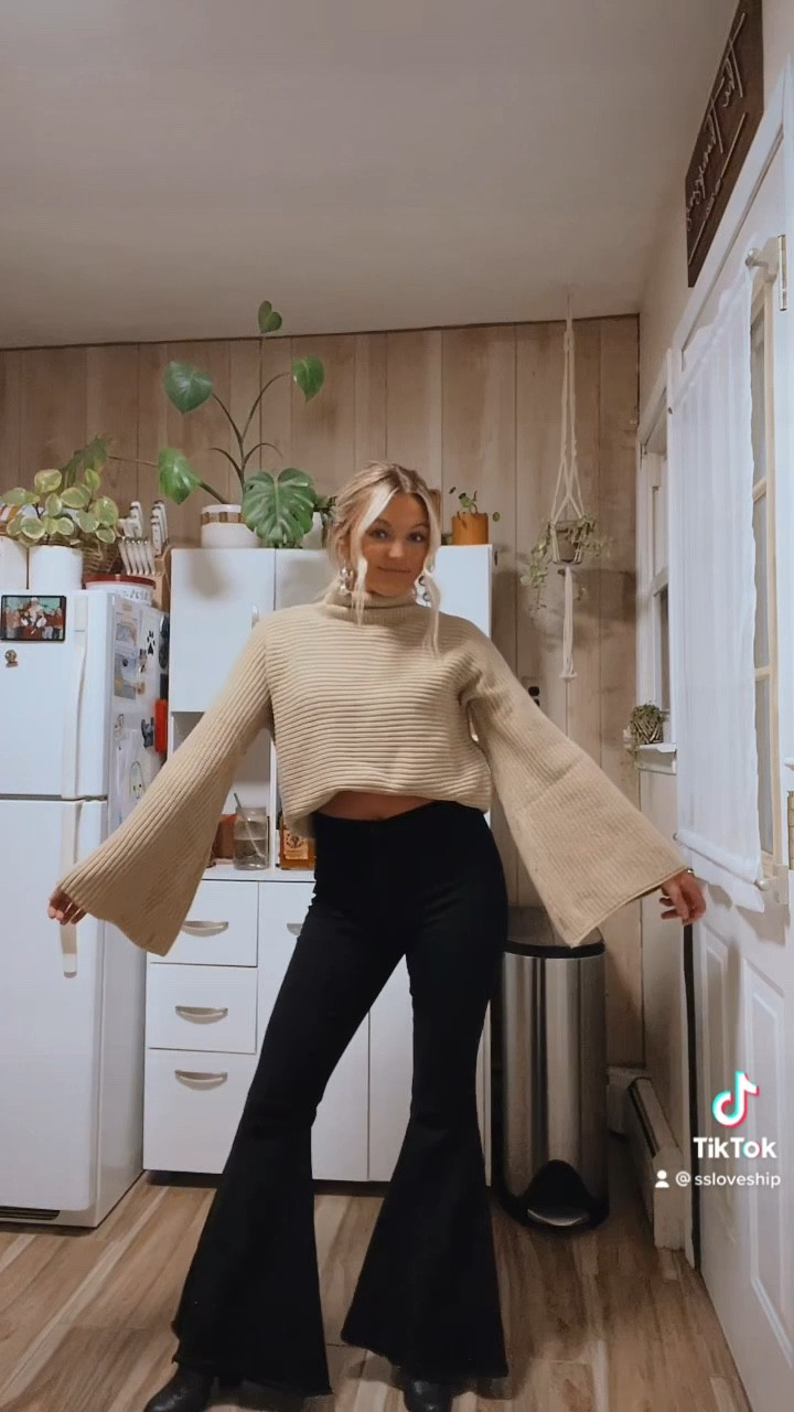 Bell sleeves and bell bottoms ✌🏽🤍#LTKunder100

#LTKstyletip #LTKHoliday