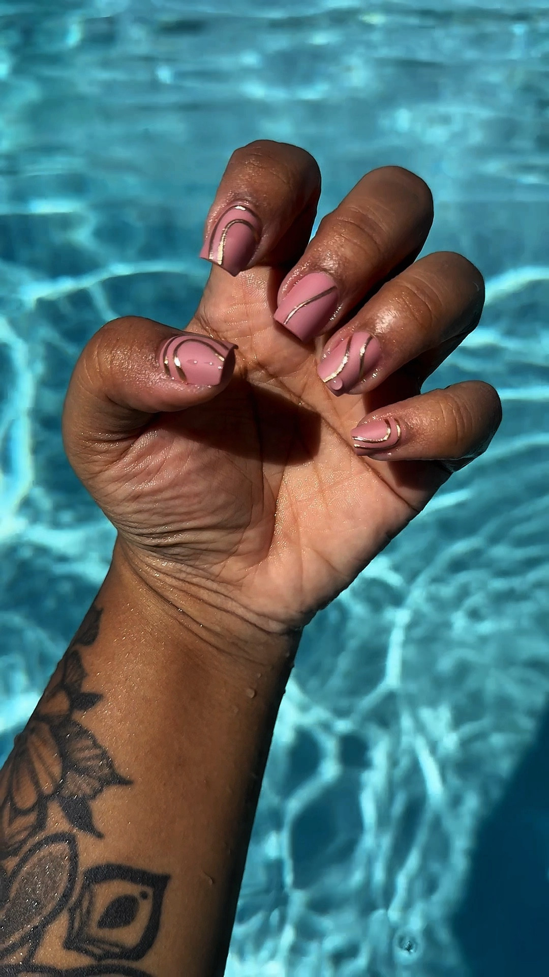 DIY press on nails

#LTKBeauty #LTKVideo #LTKFindsUnder100