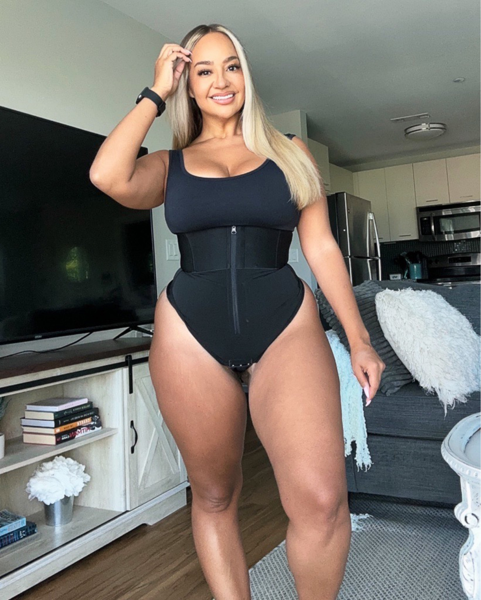 New shapewear alert! 🚨 

#shapewear 
#shaper
#hourglass

#LTKSale #LTKstyletip #LTKmidsize