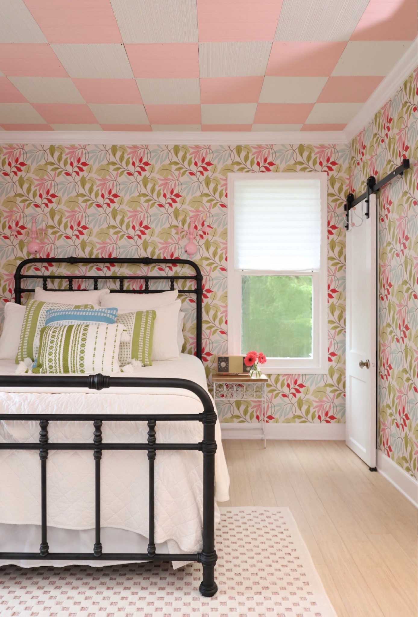 My guest bedroom! I love mixing patterns 💗

I wasn’t able to link everything but I found similar options!

Bedframe, comforter, throw pillow, nightstand, end table, area rug

#LTKSeasonal #LTKhome #LTKstyletip